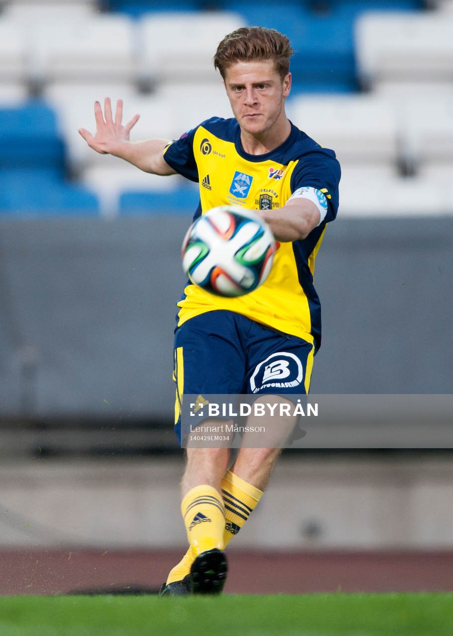 Ängelholms Rebin Asaad i matchen i Superettan i fotboll