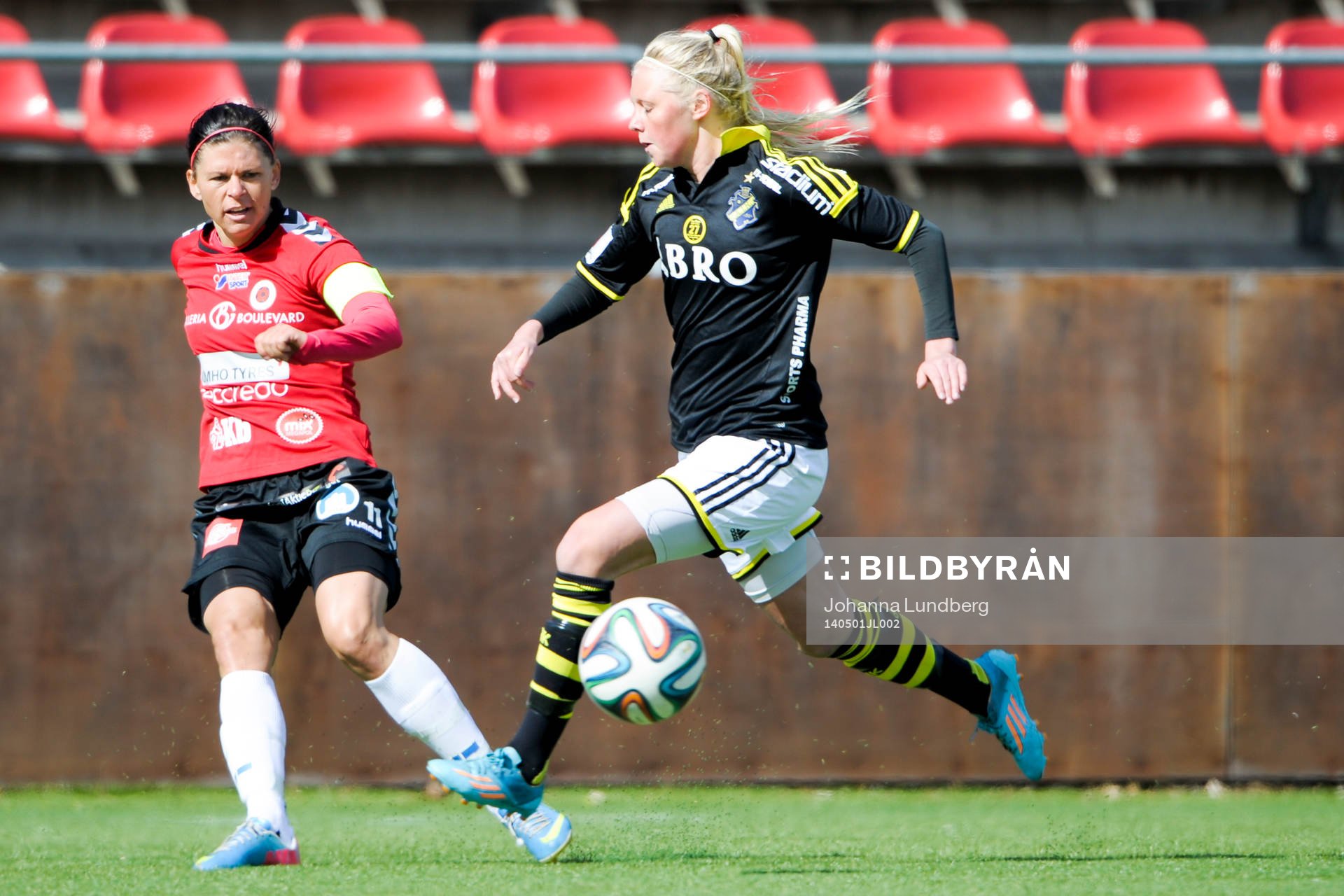 Kristianstads Susanne Moberg och AIKs Elin Bragnum