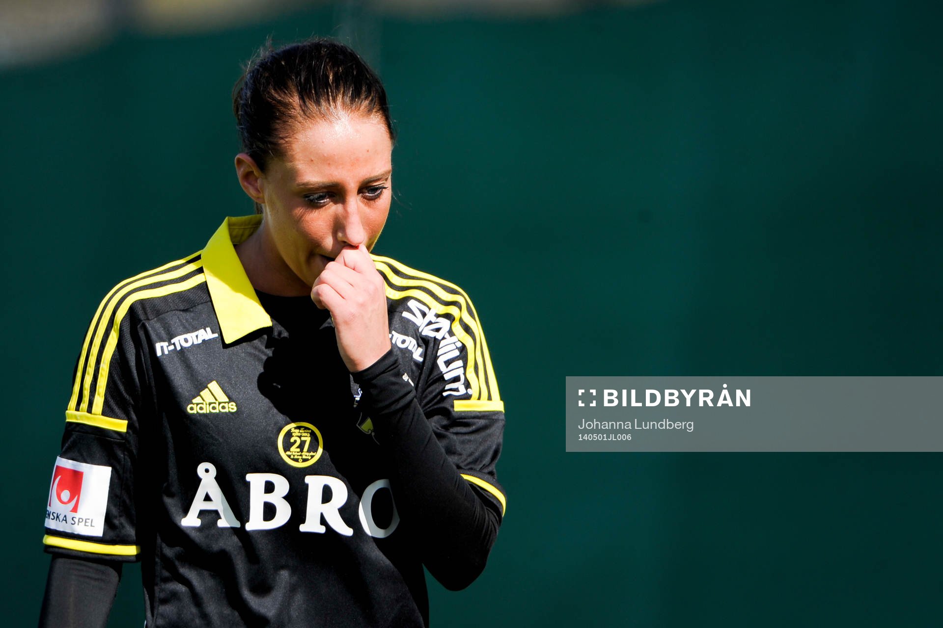 AIKs Petra Andersson lämnar planen skadad