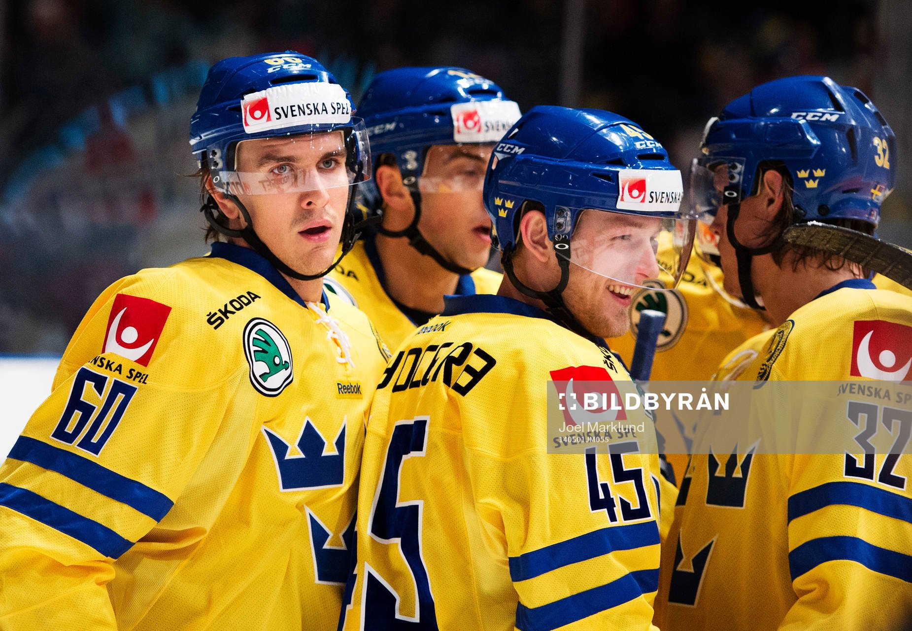 Sveriges Mikael Backlund (t v) firar med bland annat Oscar
