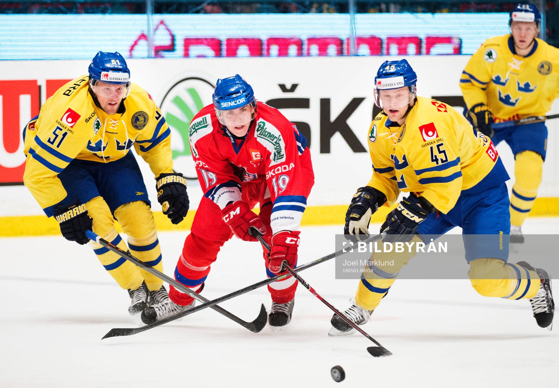 Sveriges Jonas Ahnelöv och Oscar Möller utmanas av