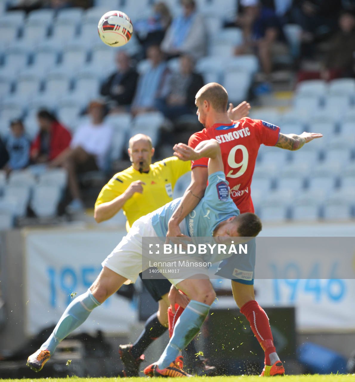 Helsingborgs Robin Simovic och Malmös Pontus Jansson i