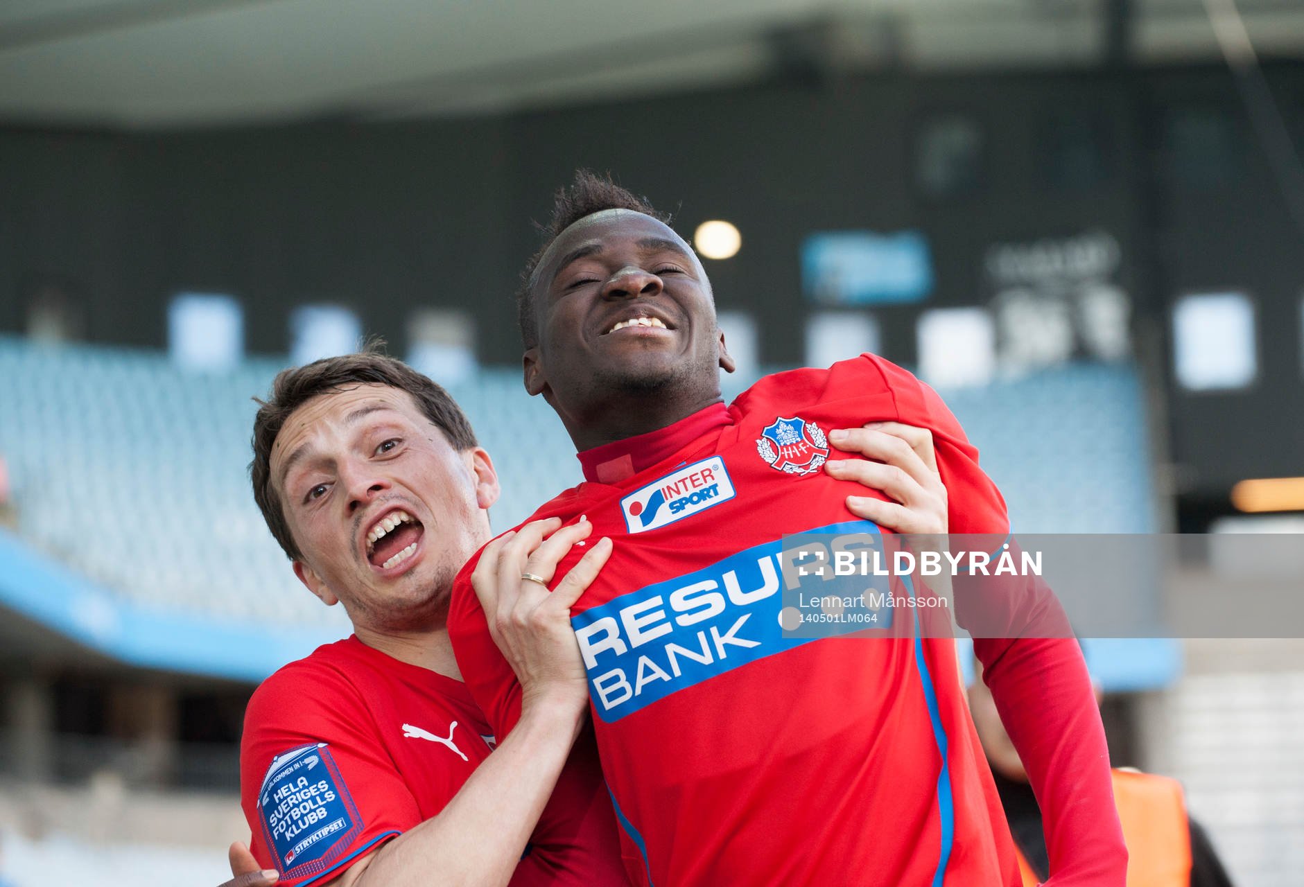 Helsingborgs Ardian Gashi och David Accam i semifinalen i