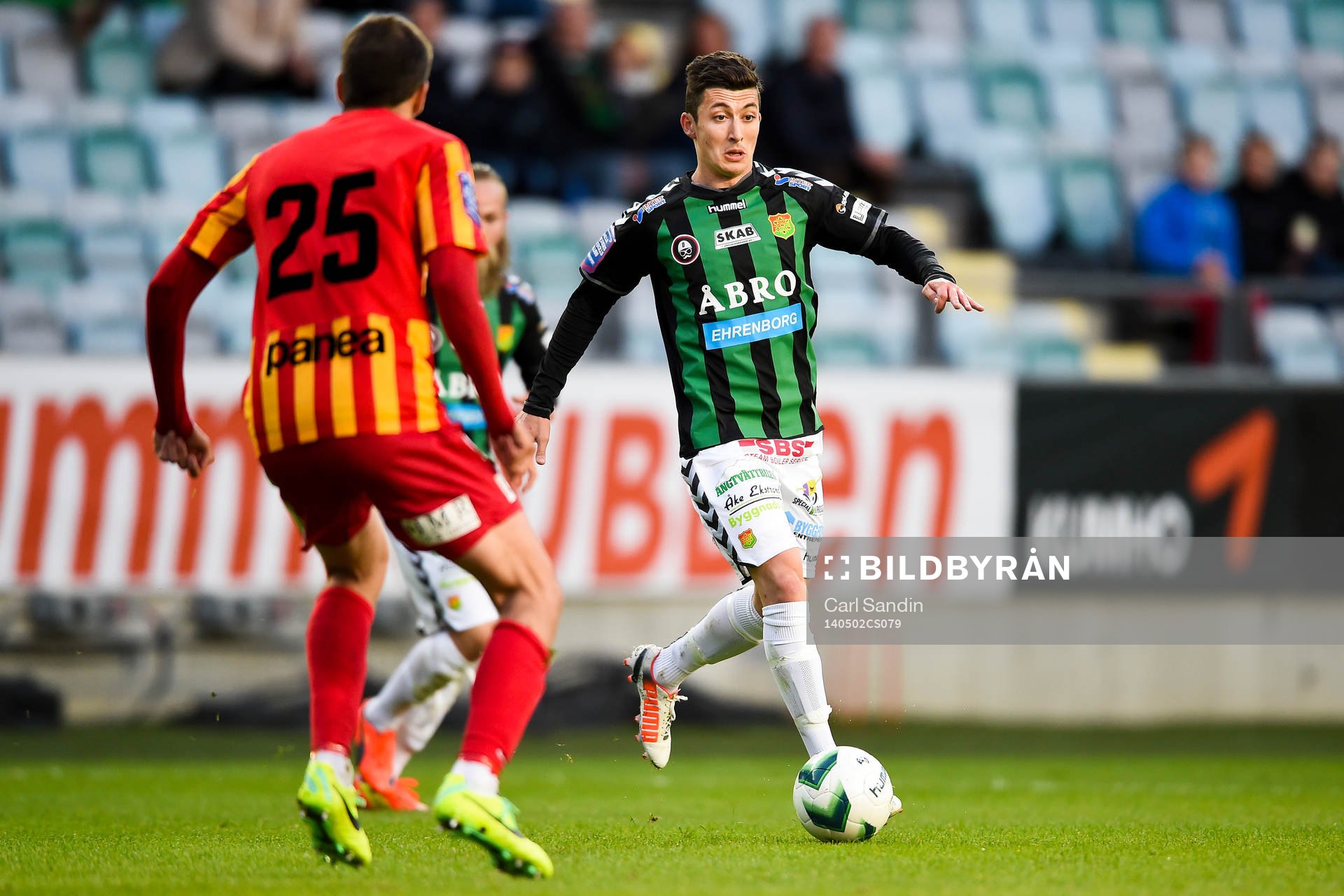 GAIS Petri Zhubi driver fram med bollen