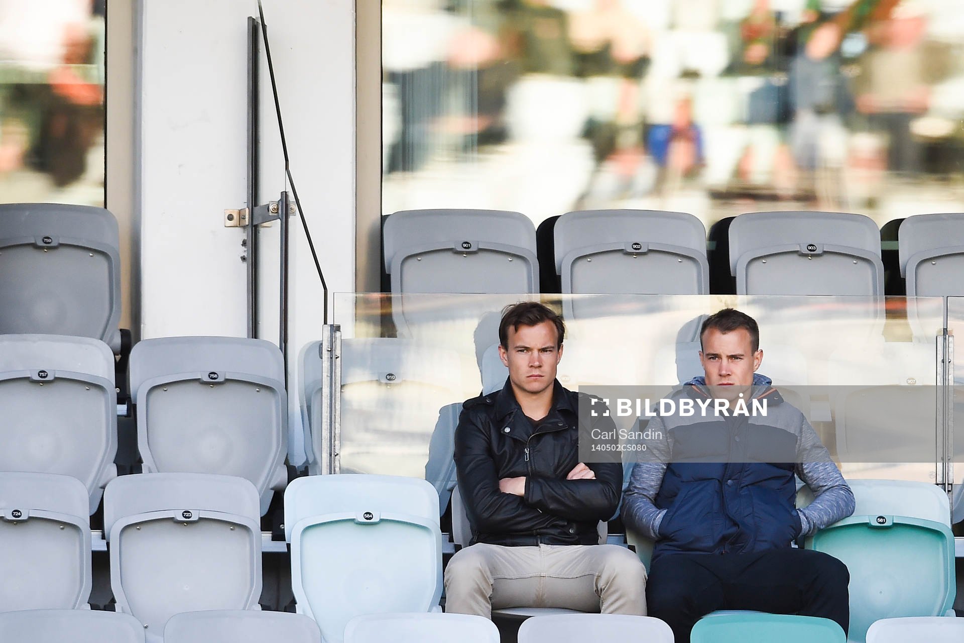 Falkenbergs Calle Wede och Anton Wede är åskådare på läktaren under fotbollsmatchen i Superettan mellan GAIS och Syrianska den 2 maj 2014 i Göteborg.