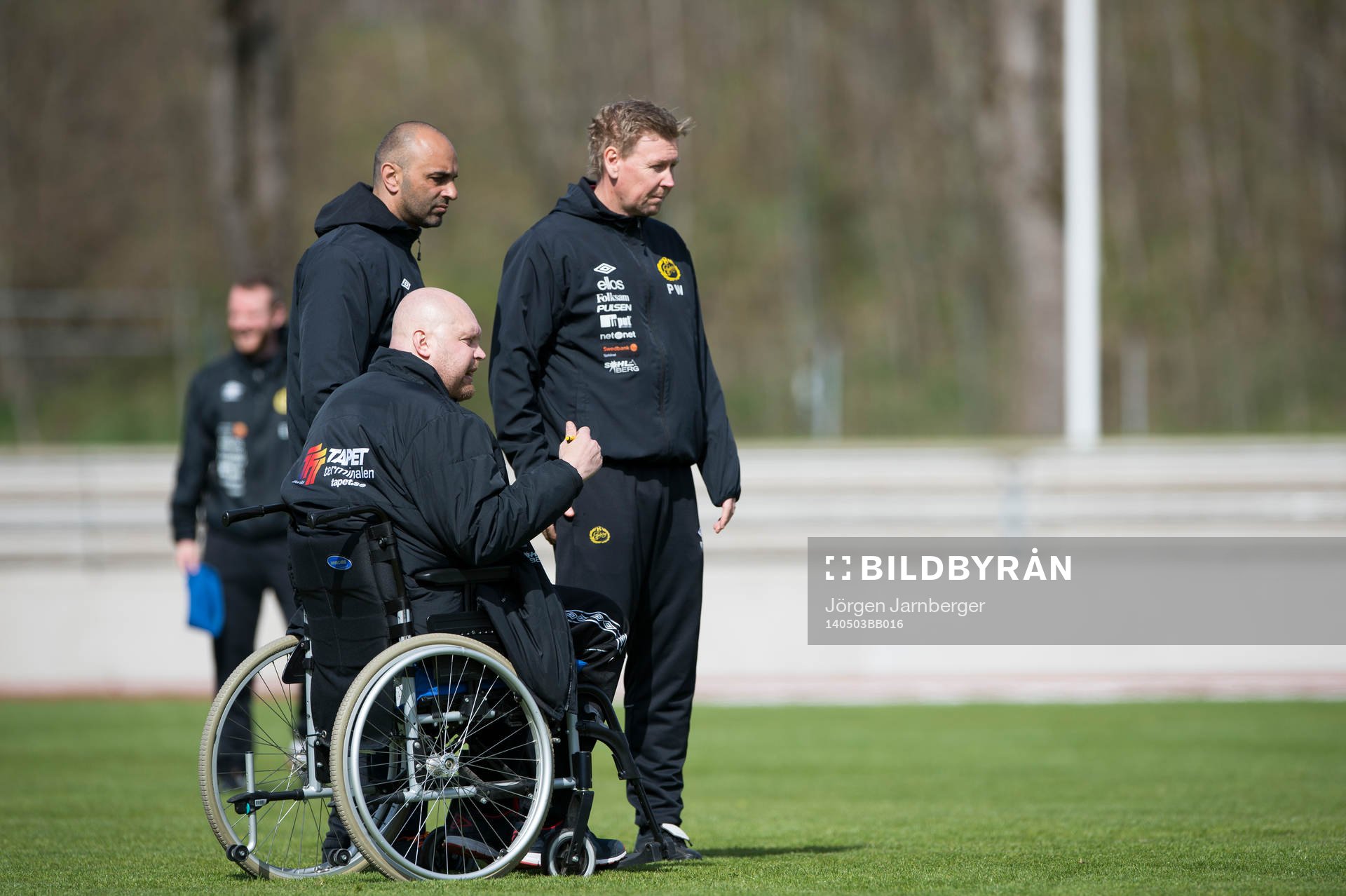 Elfsborgs tränartrio diskuterar under Elfsborgs träning den 3 maj 2014 i Borås.