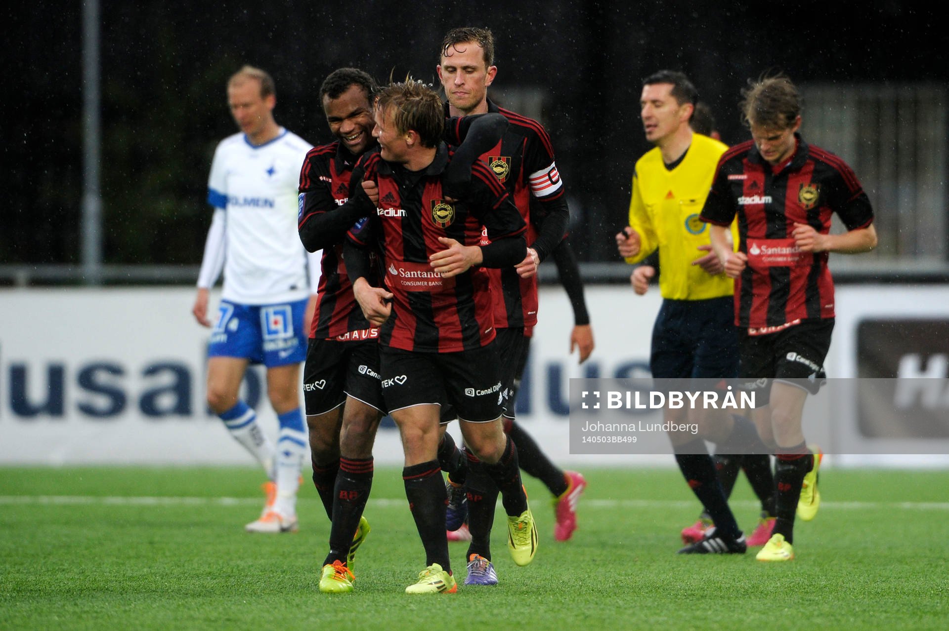 Brommapojkarnas Nicklas Bärkroth jublar
