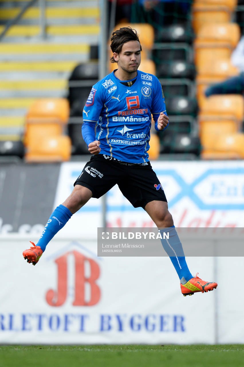 Halmstads Kristinn Steindorsson jublar