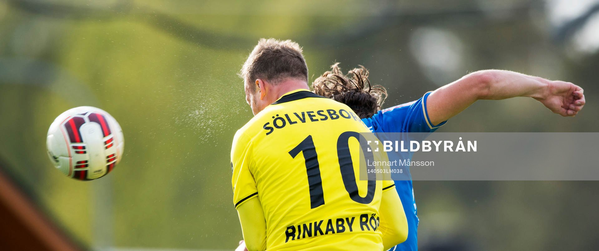 Mjällbys Marcus Ekenberg nickar in 2-1  i matchen i allsvenskan mellan Mjällby och Halmstad i Hällevik 3 maj  2014.