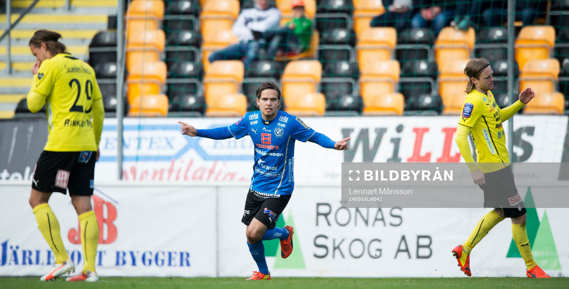 i matchen i allsvenskan mellan Mjällby och Halmstad i
