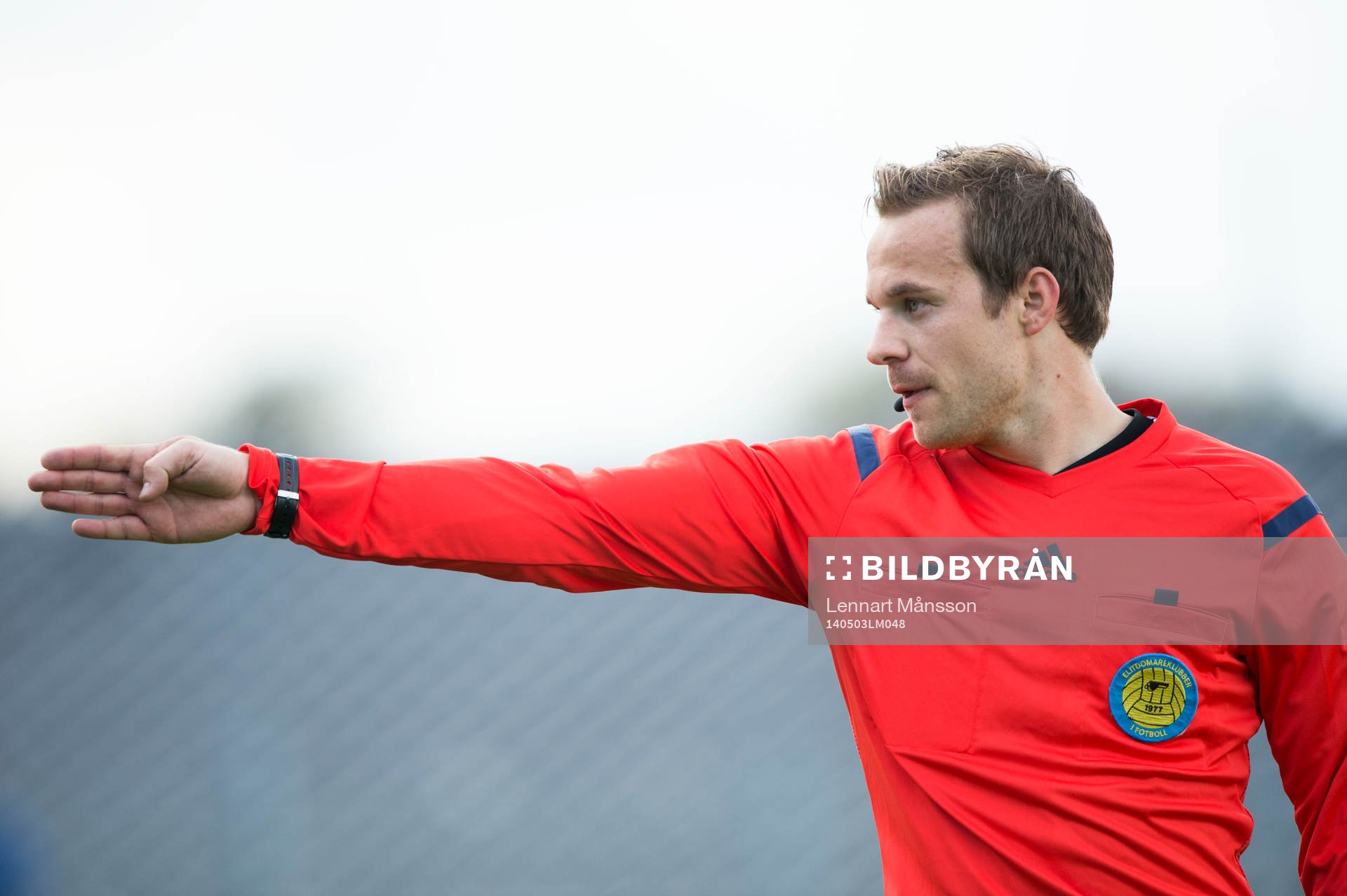 Domaren Kristoffer Karlsson i matchen i allsvenskan mellan