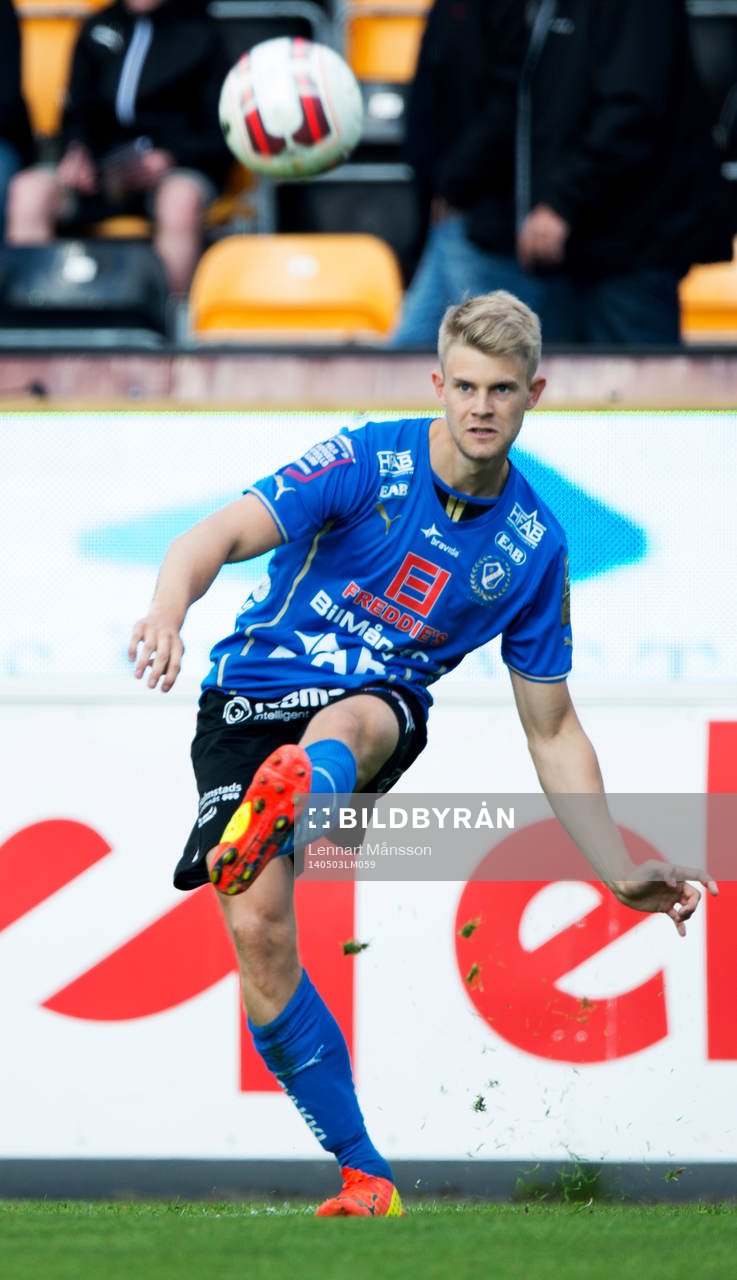 Halmstads Viktor Ljung  i matchen i allsvenskan mellan