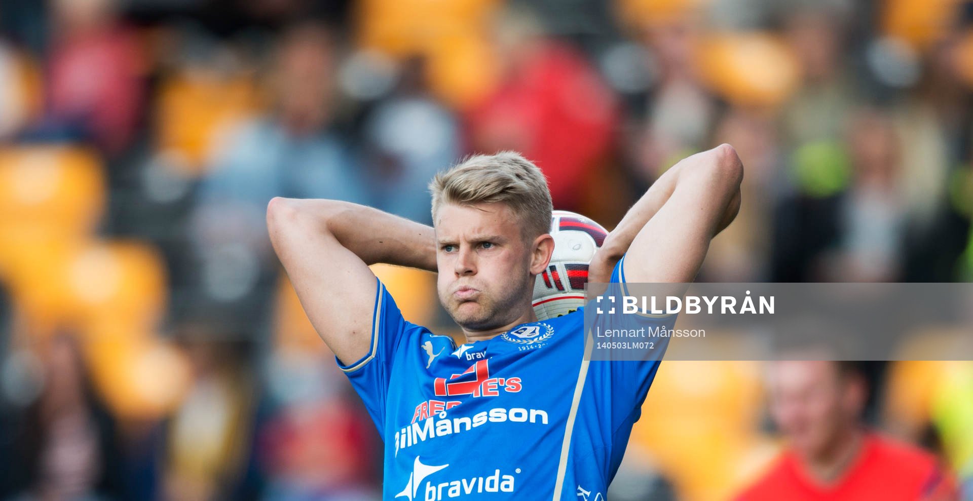 Inkast av Halmstads Viktor Ljung  i matchen i allsvenskan