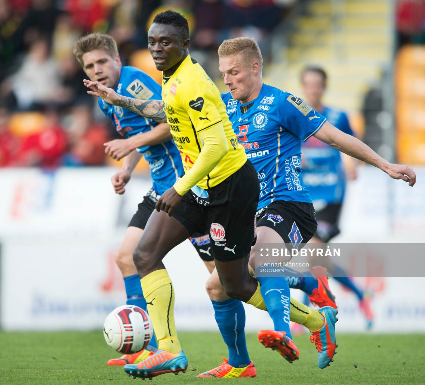 Mjällbys Gbenga Arokoyo  i matchen i allsvenskan mellan