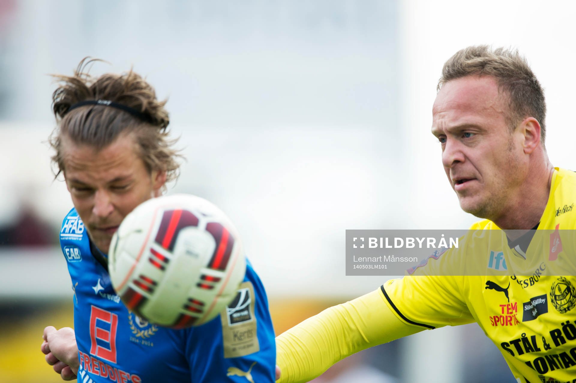 Halmstads Fredrik Liverstam och Mjällbys Marcus Ekenberg