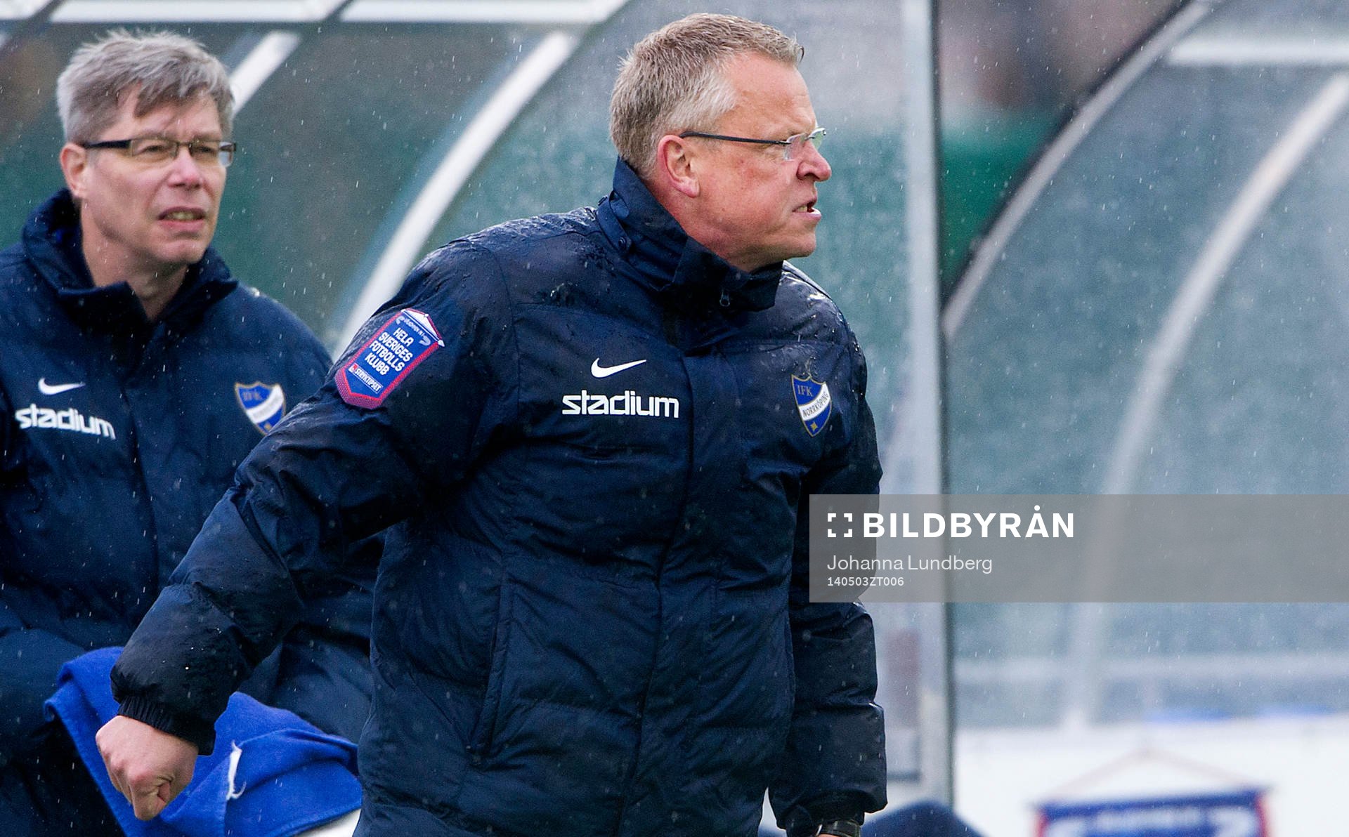 Norrköpings tränare Jan Andersson knyter näven och