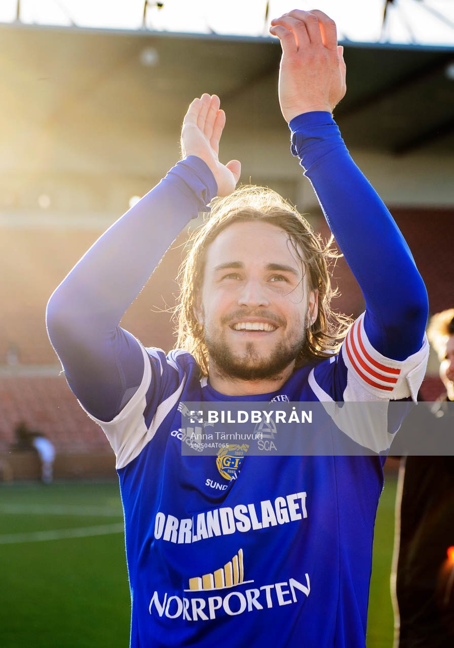 Sundsvalls Kevin Walker jublar efter 1-3 segern i fotbollsmatchen i Superettan mellan Assyriska och Sundsvall den 4 maj 2014.