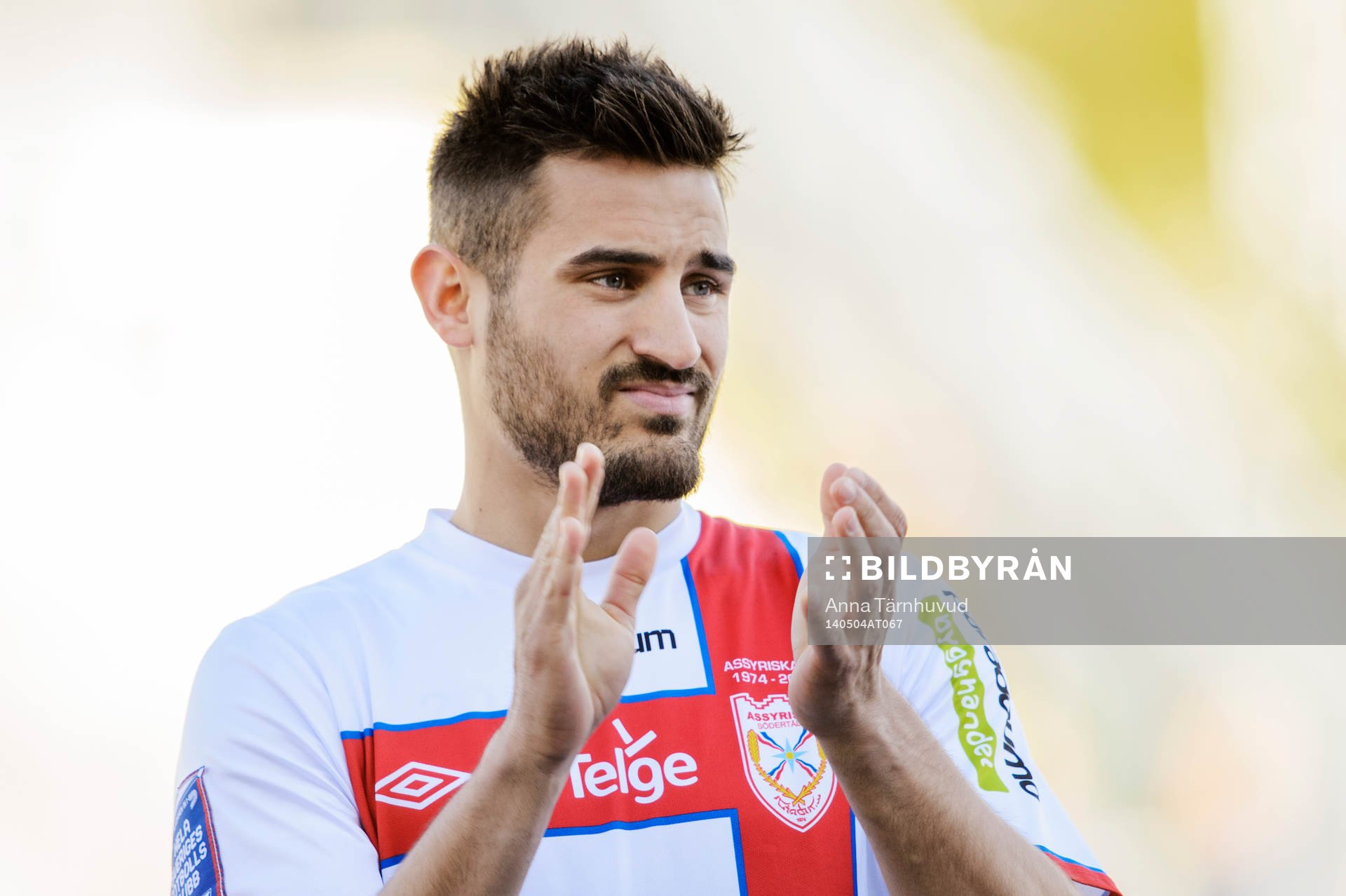Assyriskas Sotiris Papagiannopoulos innan fotbollsmatchen i