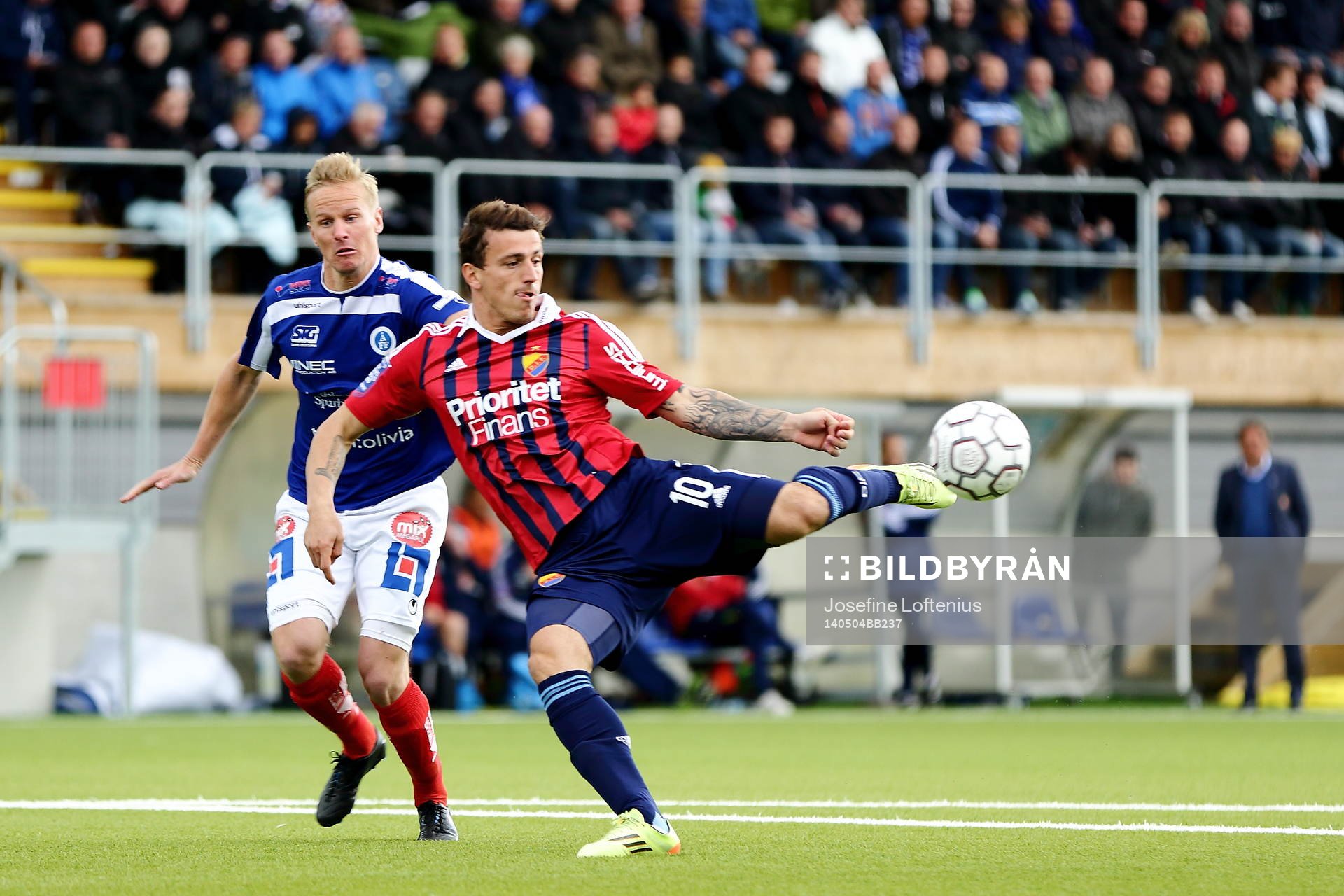Djurgårdens Erton Fejzullahu skjuter mot mål