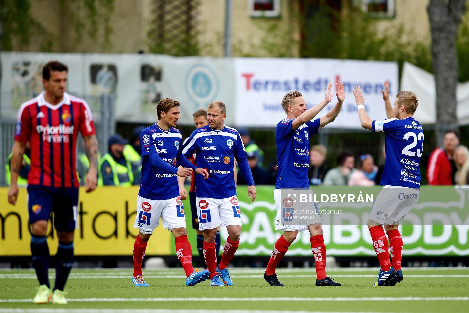 Åtvidaberg firar efter att Ricardo Santo gjort mål och 1-0 under fotbollsmatchen i allsvenskan mellan Åtvidaberg och Djurgården den 04 maj 2014 i Åtvidaberg.