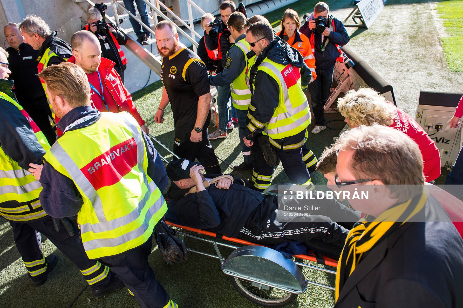 Elfsborgs manager Klas Ingesson får läkarvård i halvlek