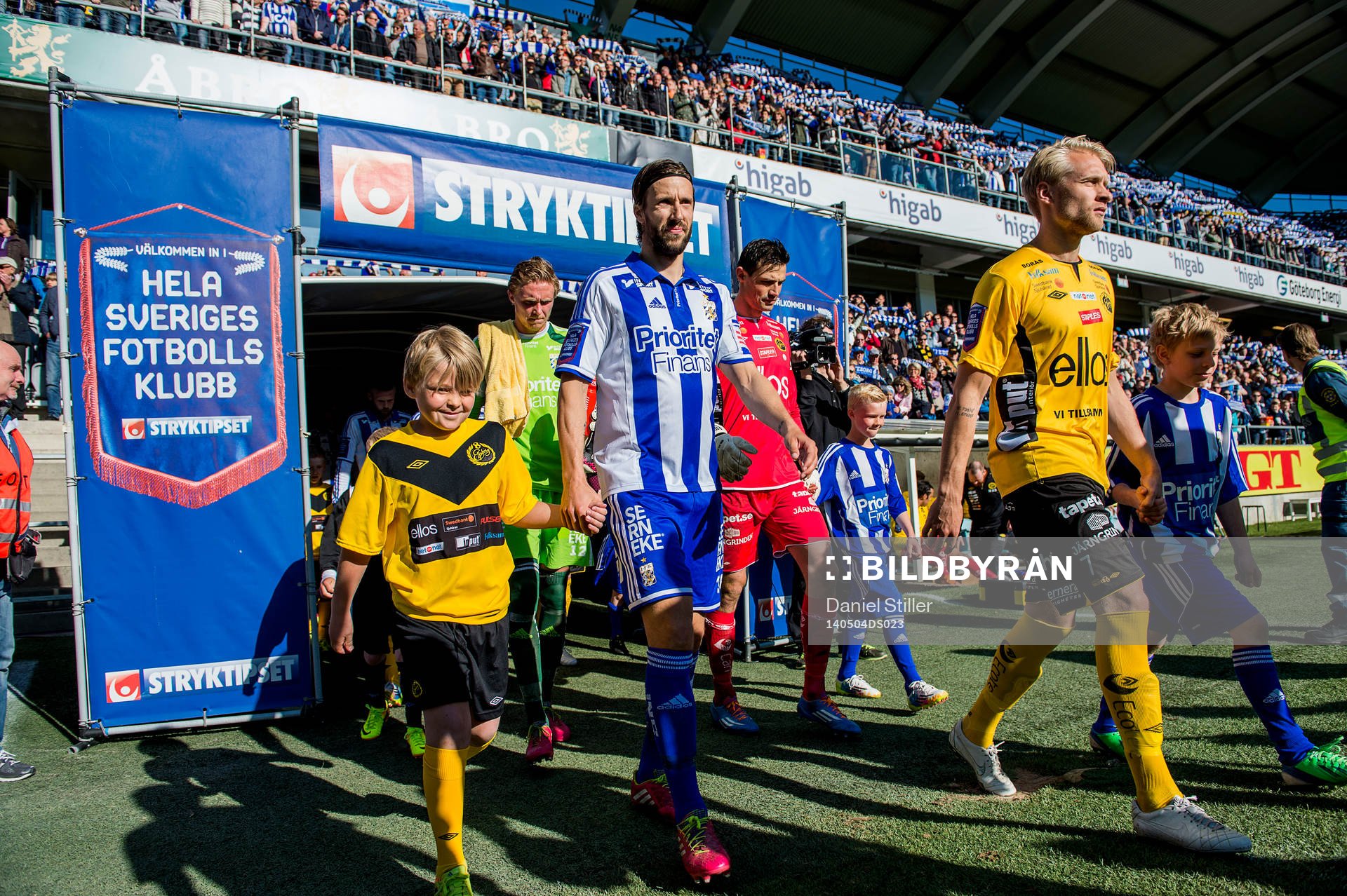 Lagen tågar in med lagkaptenerna Mattias Bjärsmyr för
