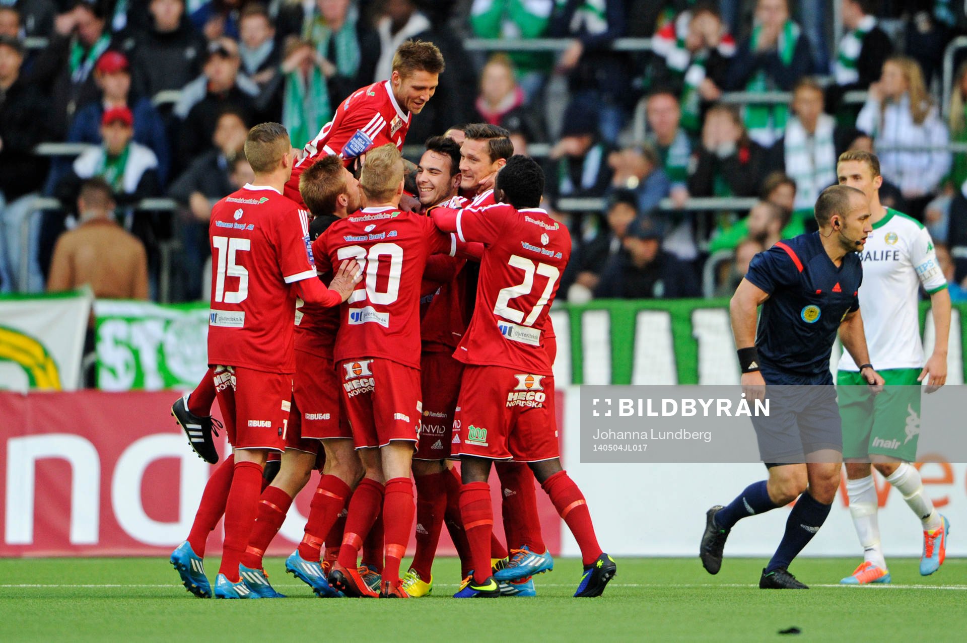 Värnamos Martin Claesson jublar efter 1-1 under fotbollsmatchen i Superettan mellan Hammarby och Värnamo den 4 maj 2014 i Stockholm.
