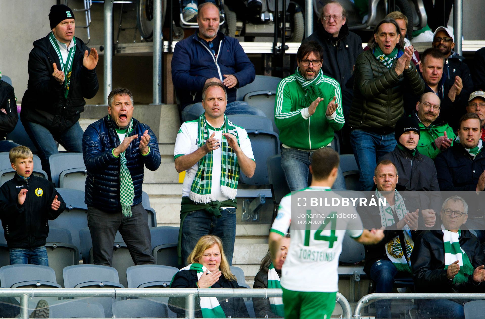 Hammarbys supportrar manar på Fredrik Torsteinbø