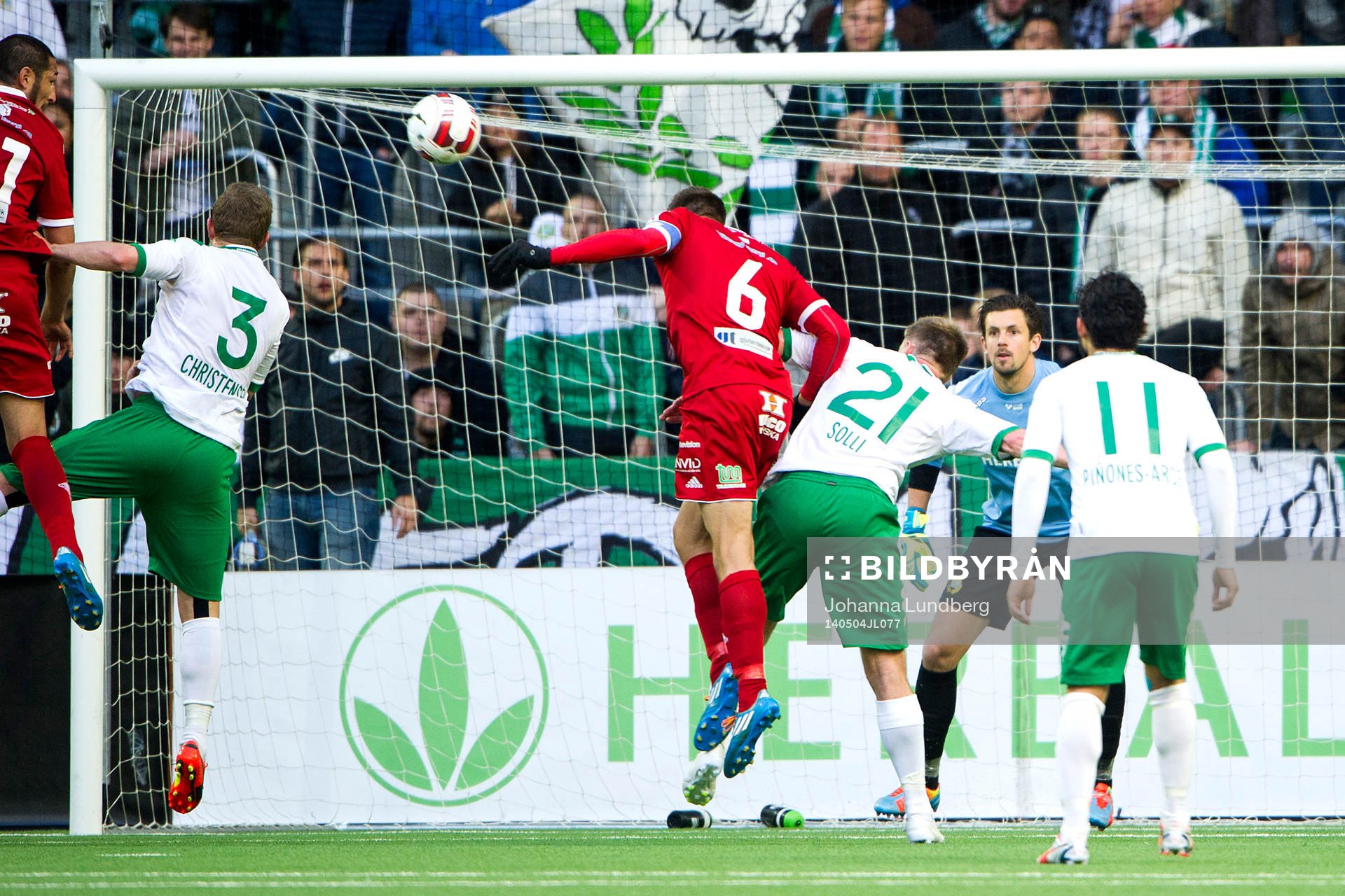 Värnamos Martin Claesson nickar in 1-1
