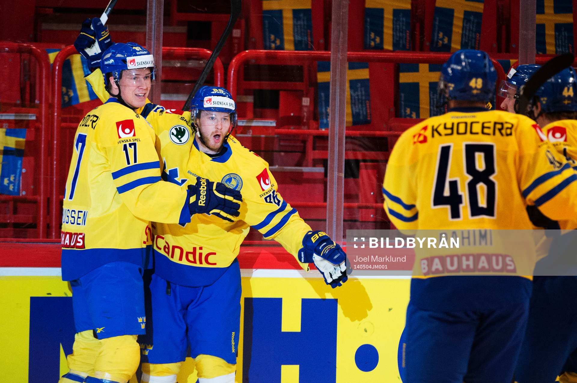 Sveriges Dennis Rasmussen och Linus Klasen jublar