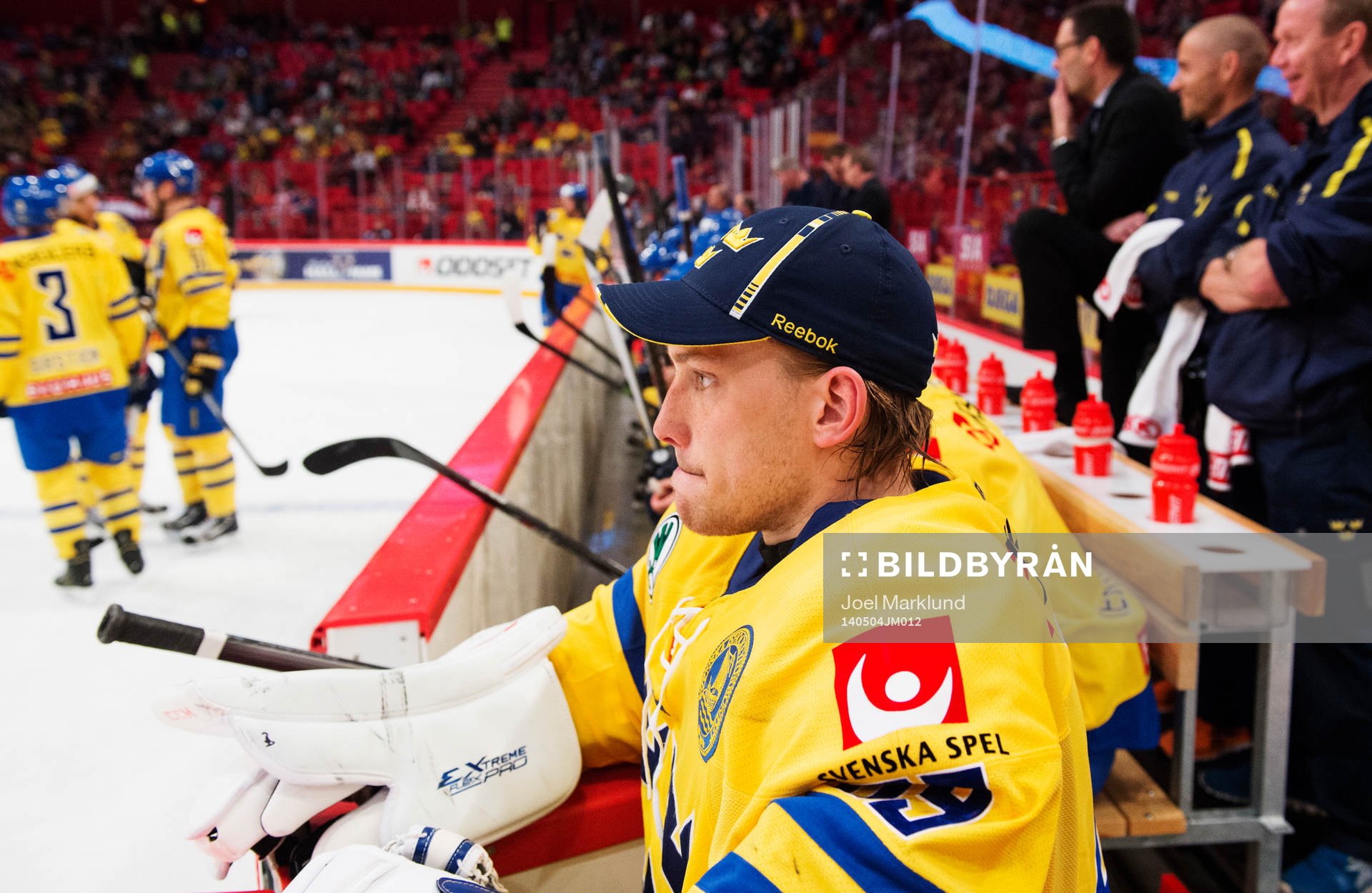 Sveriges målvakt Anders Nilsson byttes ut i andra perioden