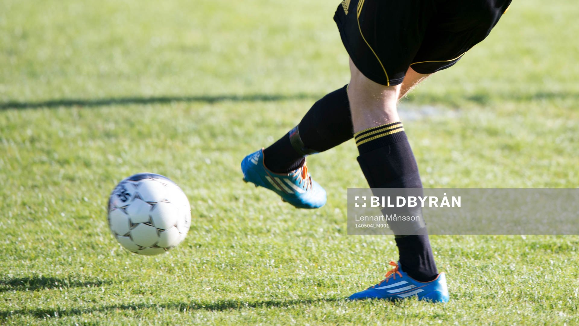 Bredsida i matchen i div. lll mellan Älmhult och IFK Hässleholm i Älmhult 4 maj  2014.