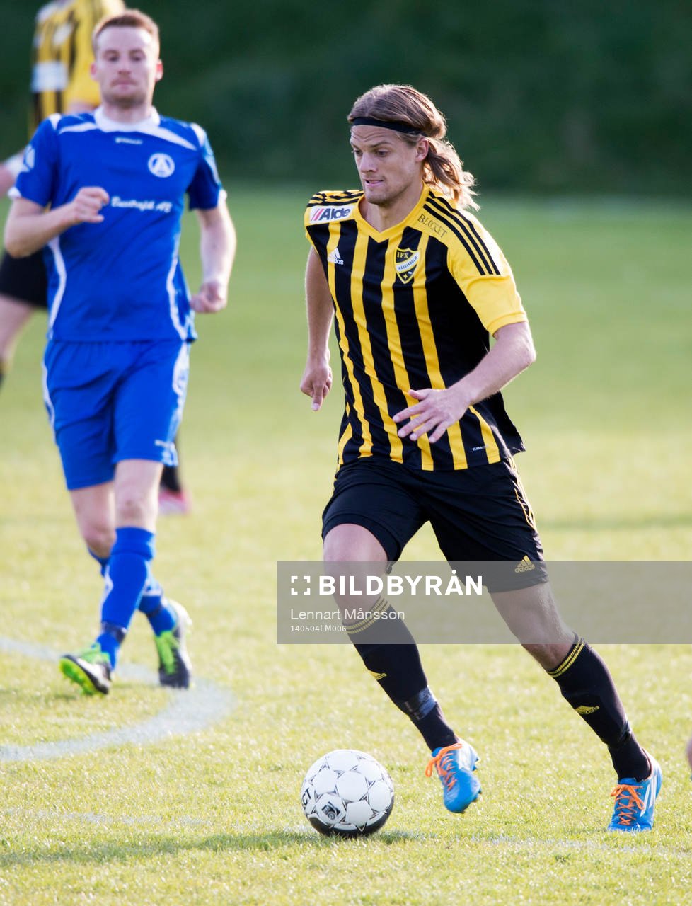 Hässleholms Linus Karlsson i matchen i div. lll mellan Älmhult och IFK Hässleholm i Älmhult 4 maj  2014.