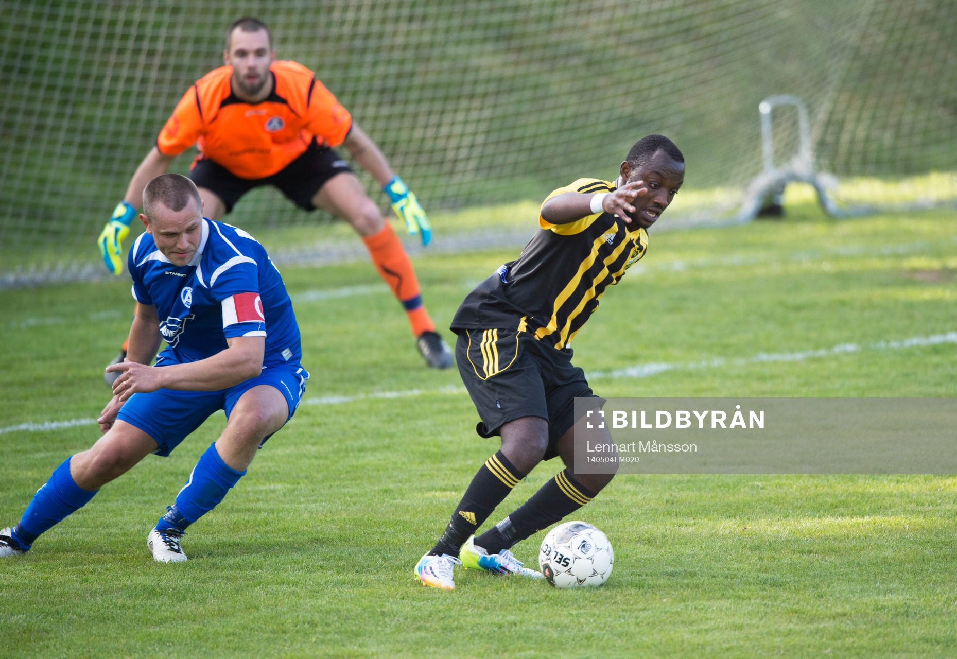 Hässleholms Brigth Frimpong i matchen i div. lll mellan
