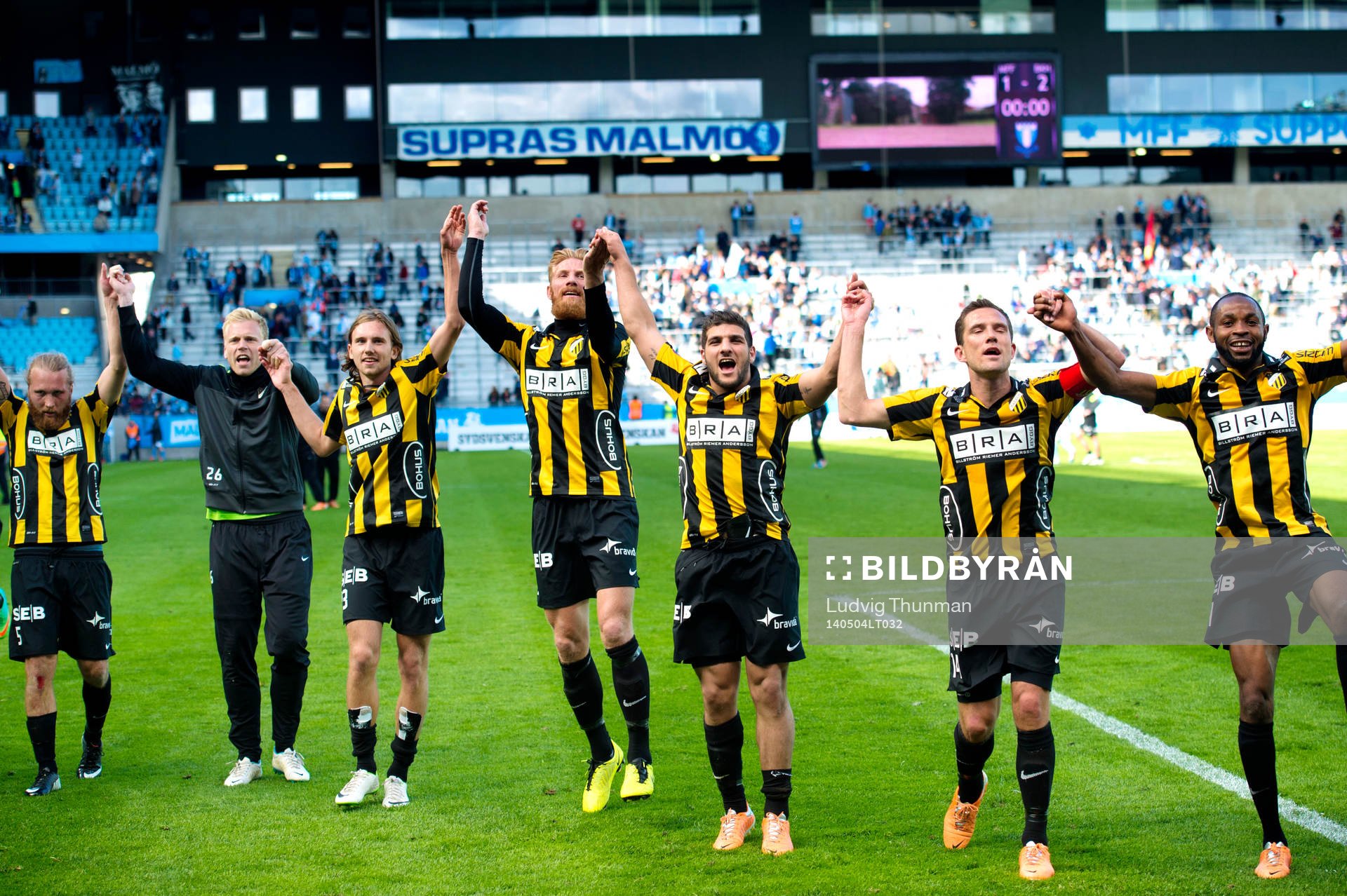 Häckens spelare firar segern efter matchen i Allsvenskan mellan Malmö FF och Häcken den 4 maj 2014 i Malmö. 