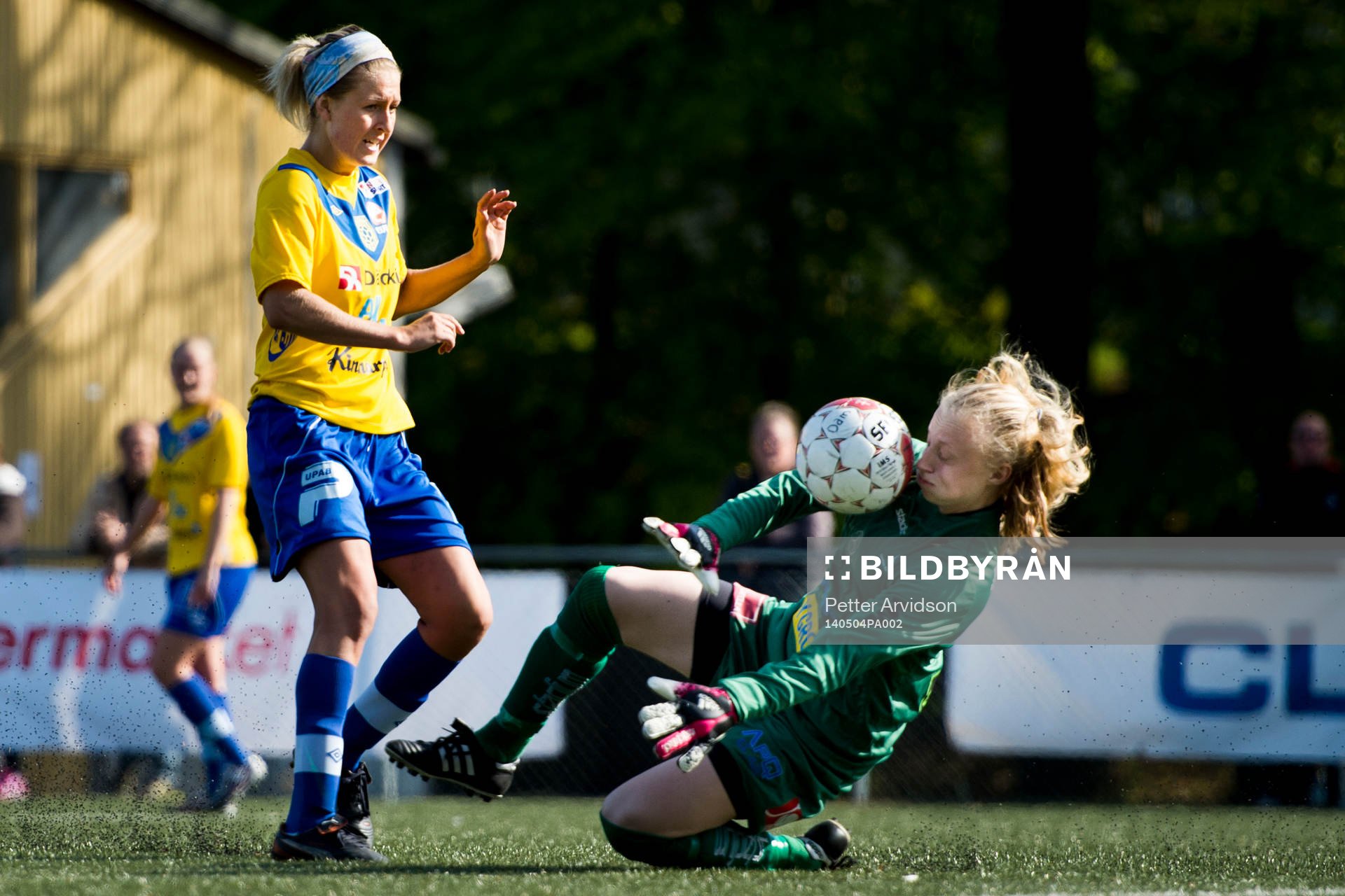 Umeå Södras Emma Kullberg med målchans mot LB07s
