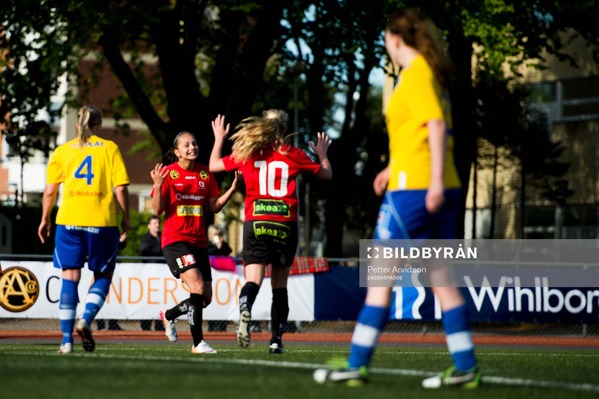 LB07s Michaela Johnsson jublar
