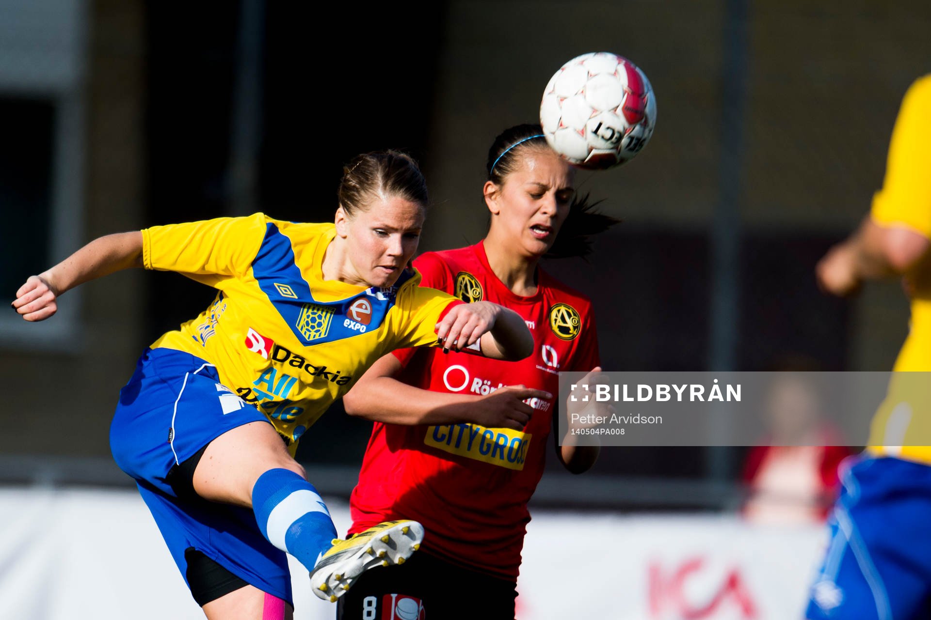 Umeå Södras Hanna Folkesson och LB07s Josefine Rydle