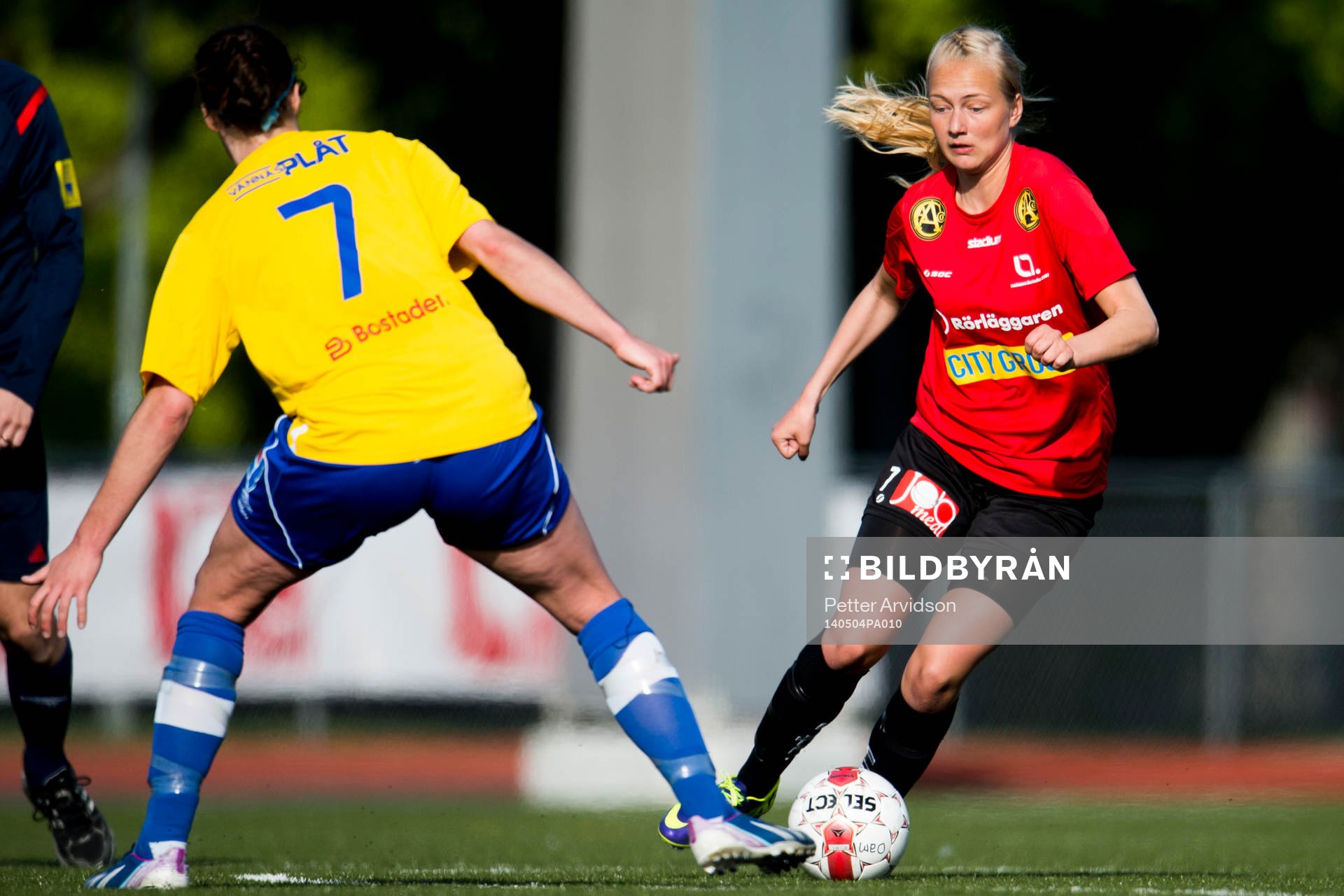 LB07s Alexandra Benediktsson tar sig förbi Umeå Södras