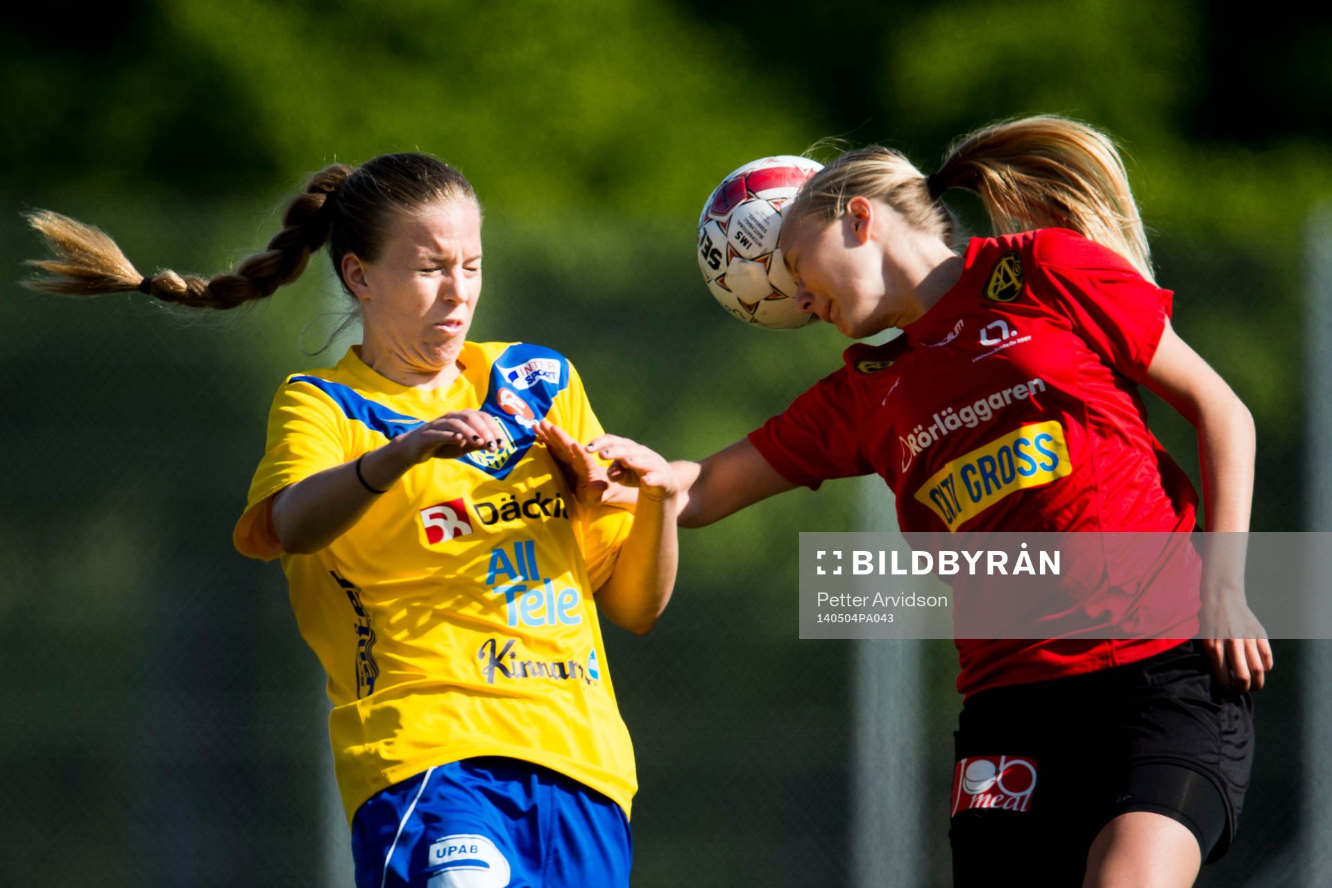 Umeå Södras Johanna Ekenberg i nickduell med LB07s