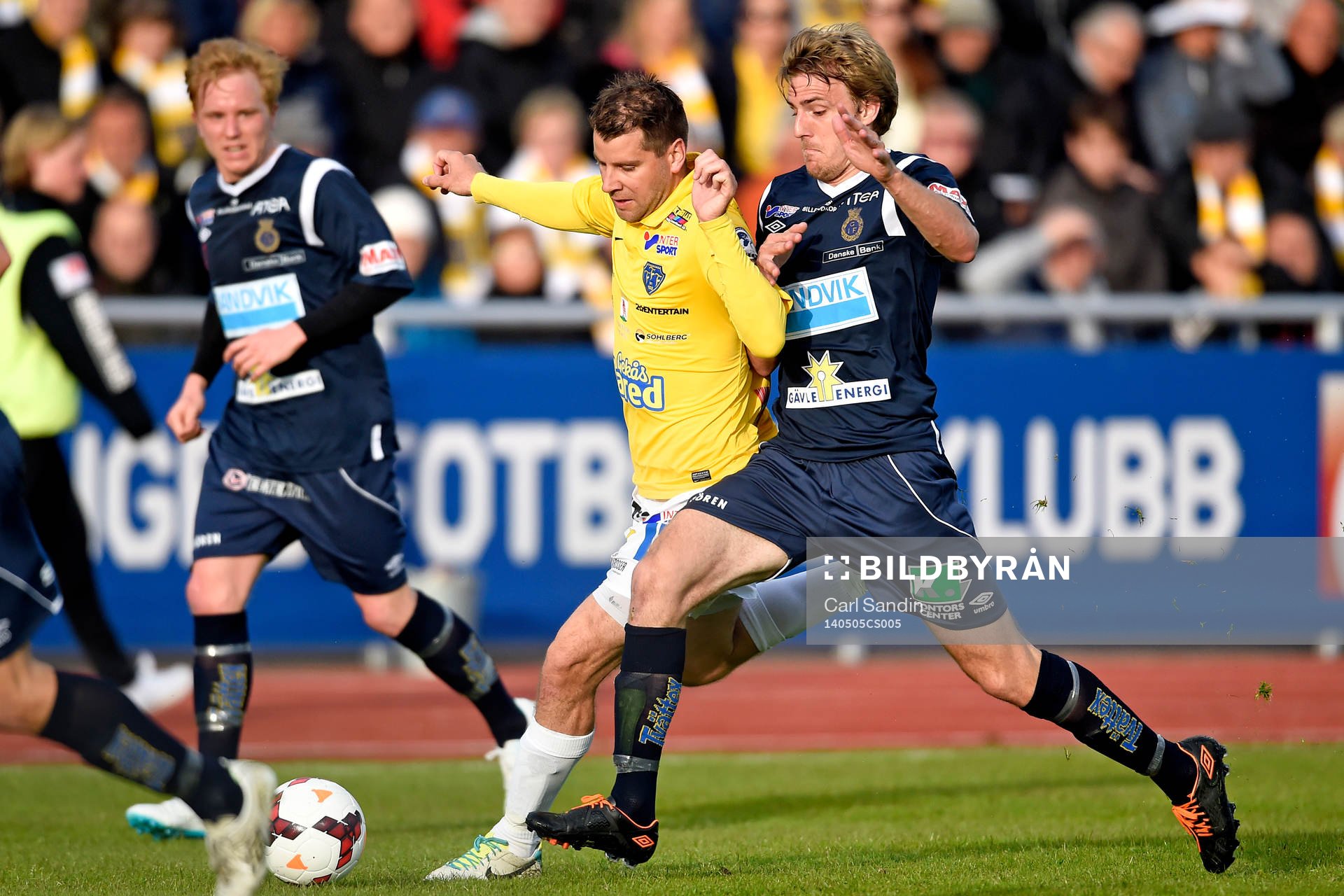 Falkenbergs Stefan Rodevåg jagas av Gefles Johan Oremo