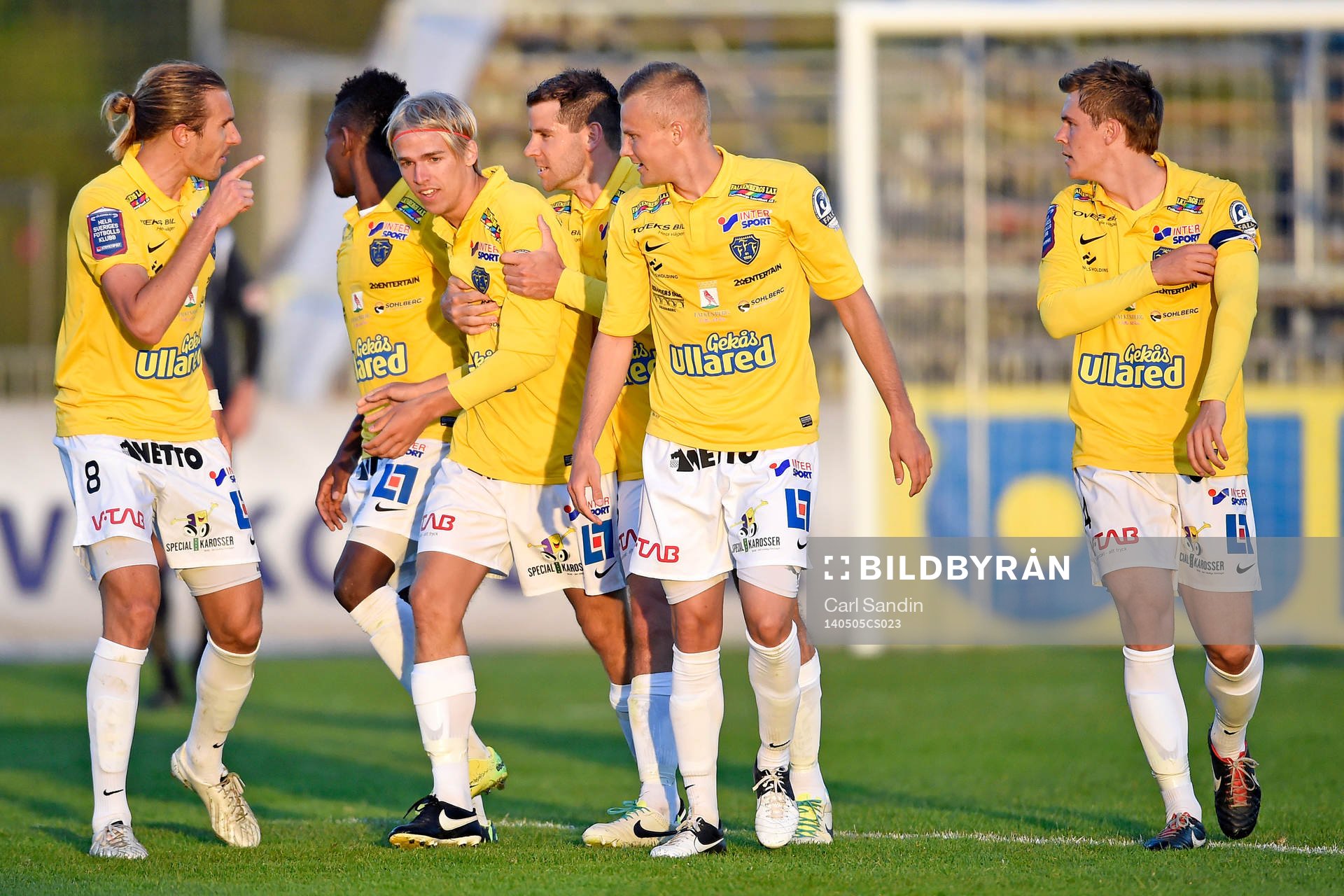 Falkenbergs spelare firar