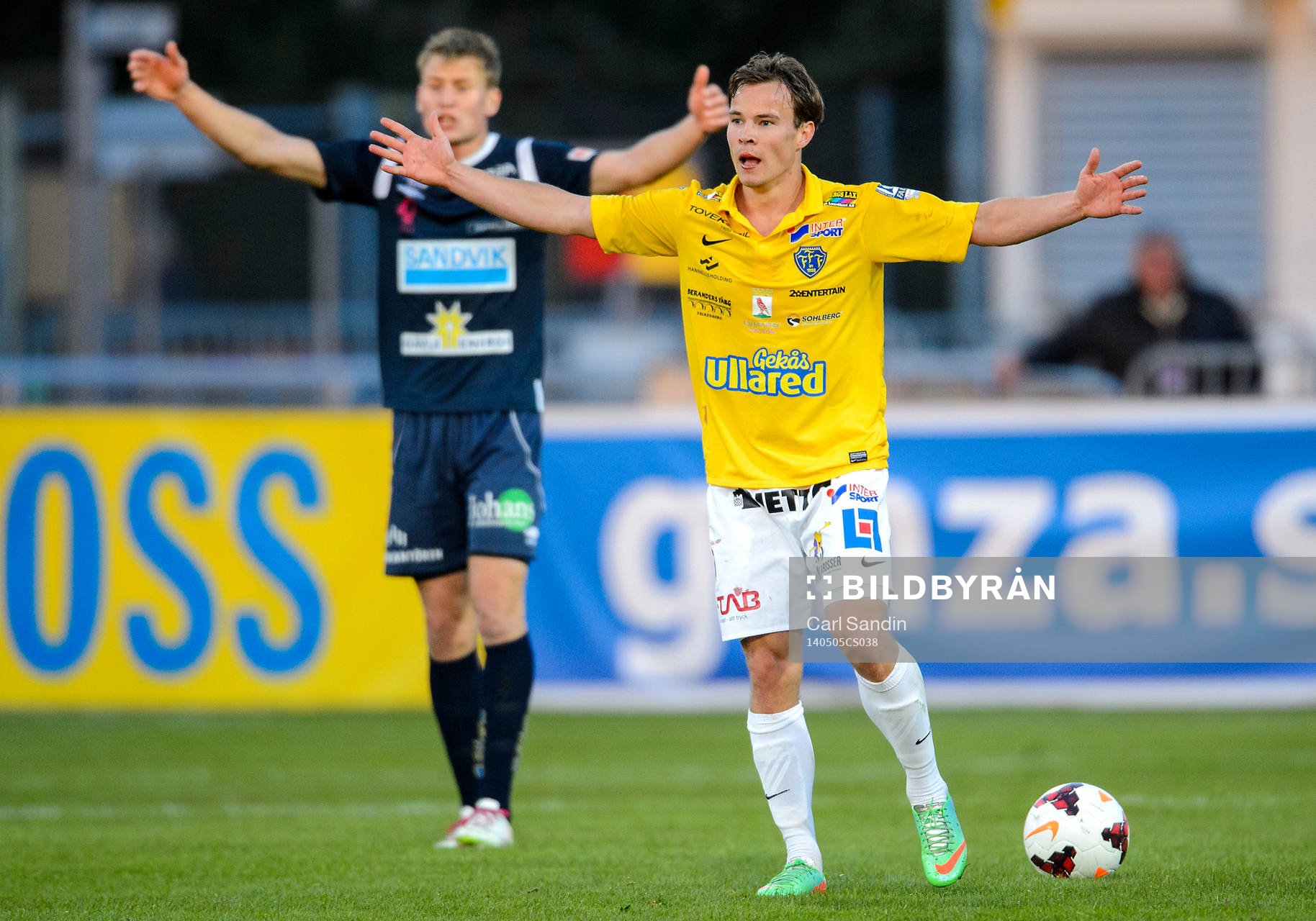 Falkenbergs Anton Wede slår ut med armarna