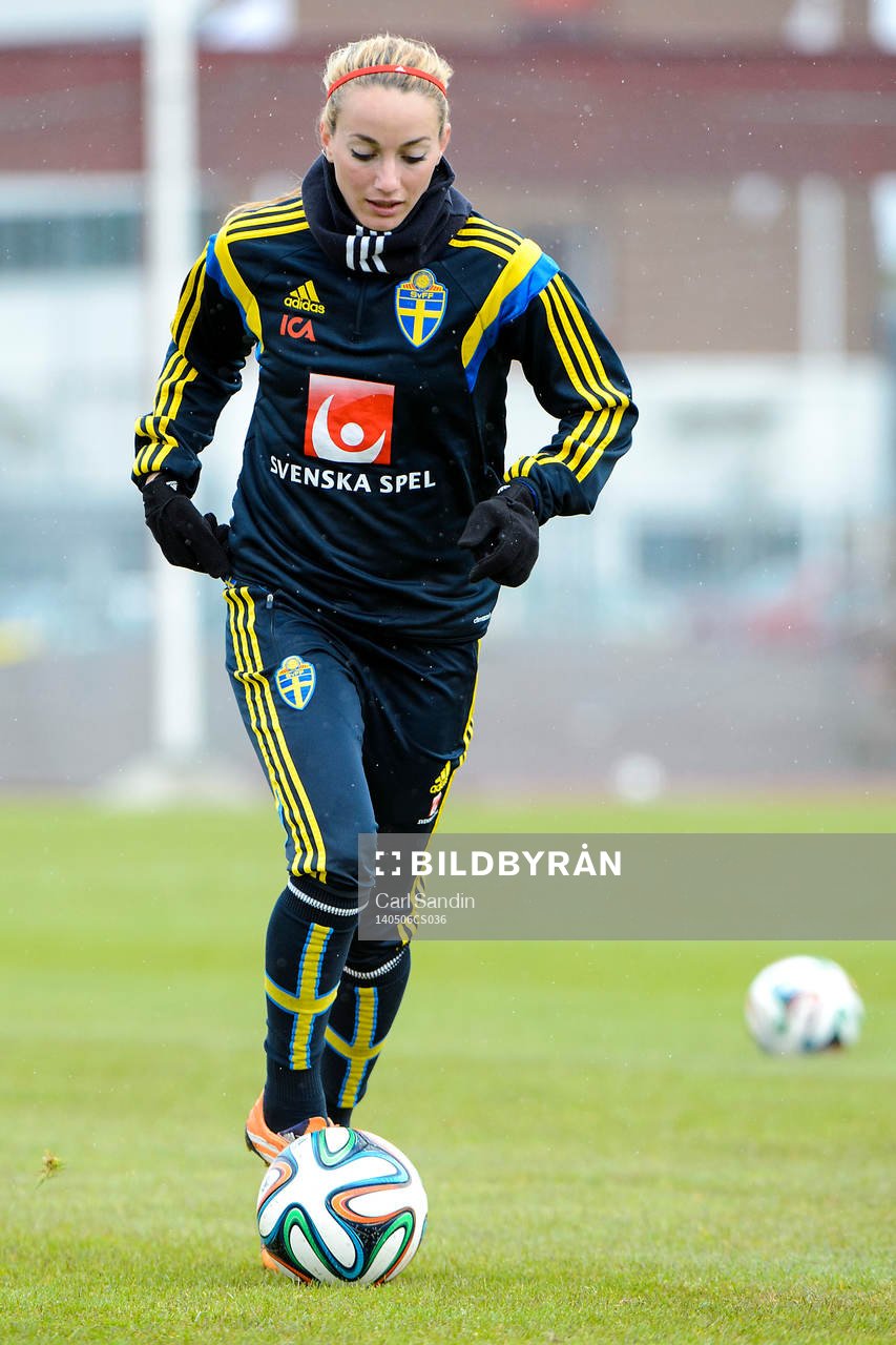 Sveriges Kosovare Asllani