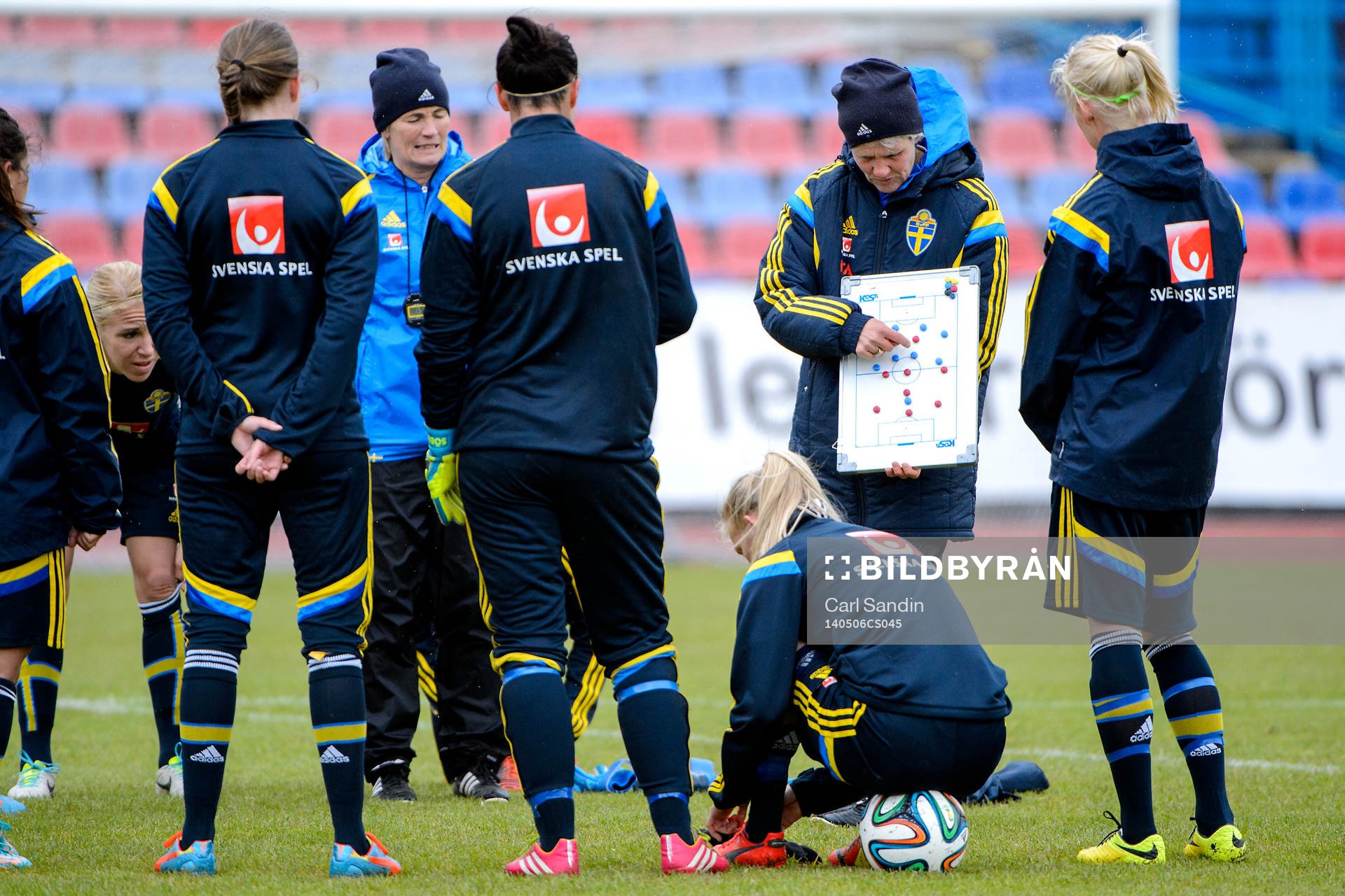 Sveriges förbundskapten Pia Sundhage har genomgång