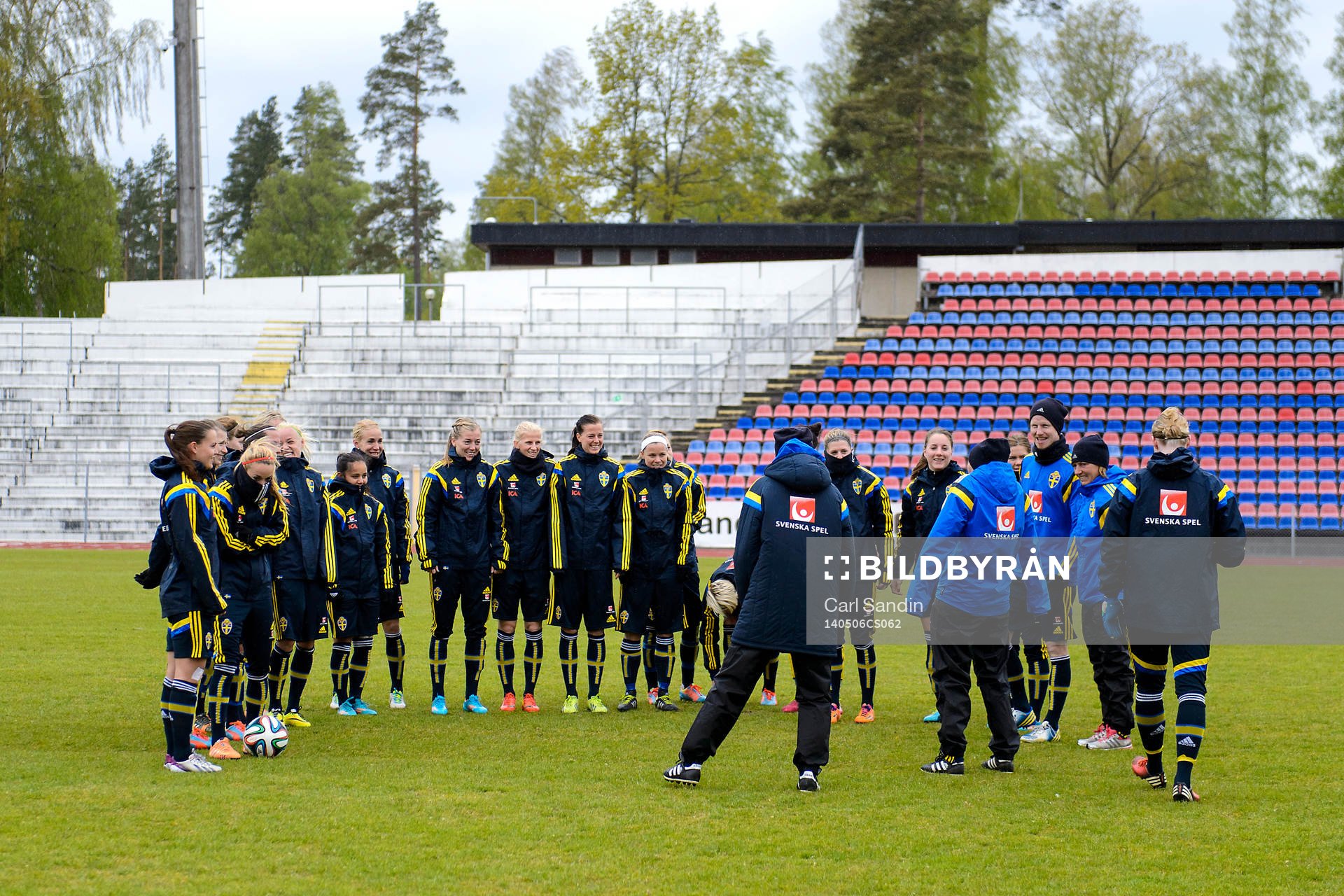 Sveriges förbundskapten Pia Sundhage och assisterande
