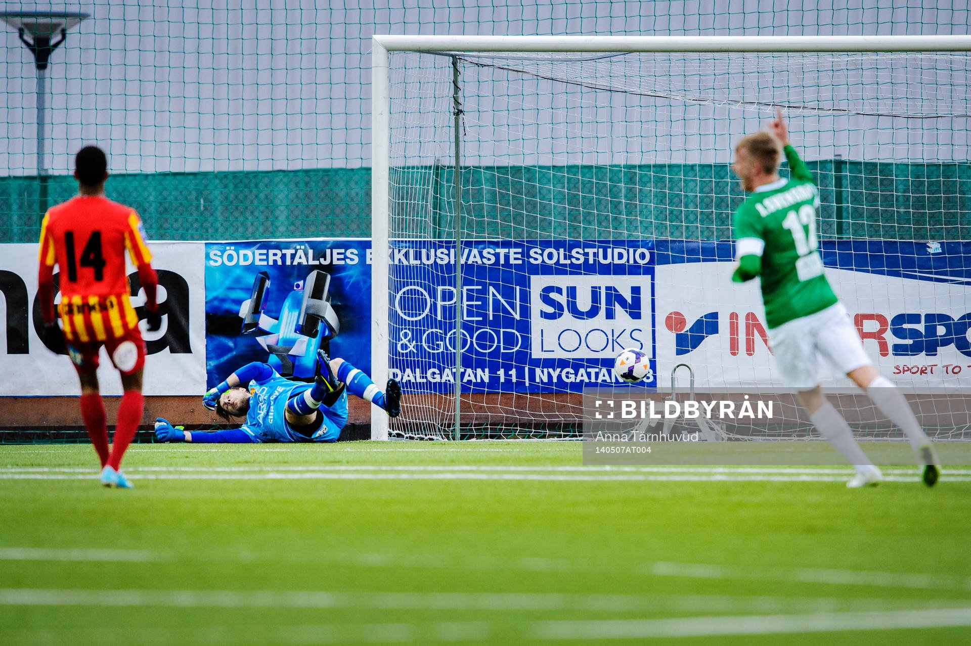 Jönköpings Daryl Smylie gör 0-1