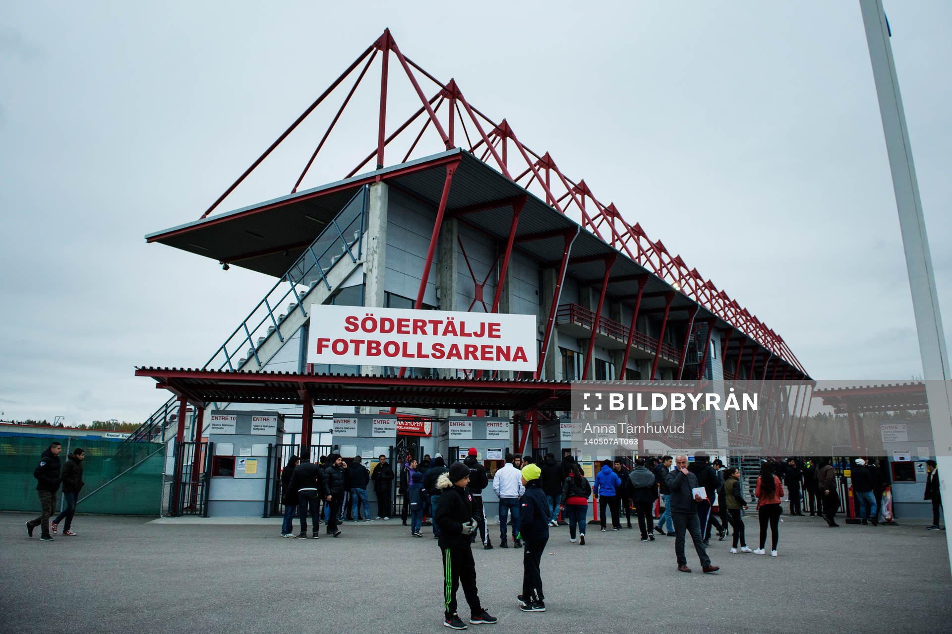 Södertälje fotbollsarena före fotbollsmatchen i