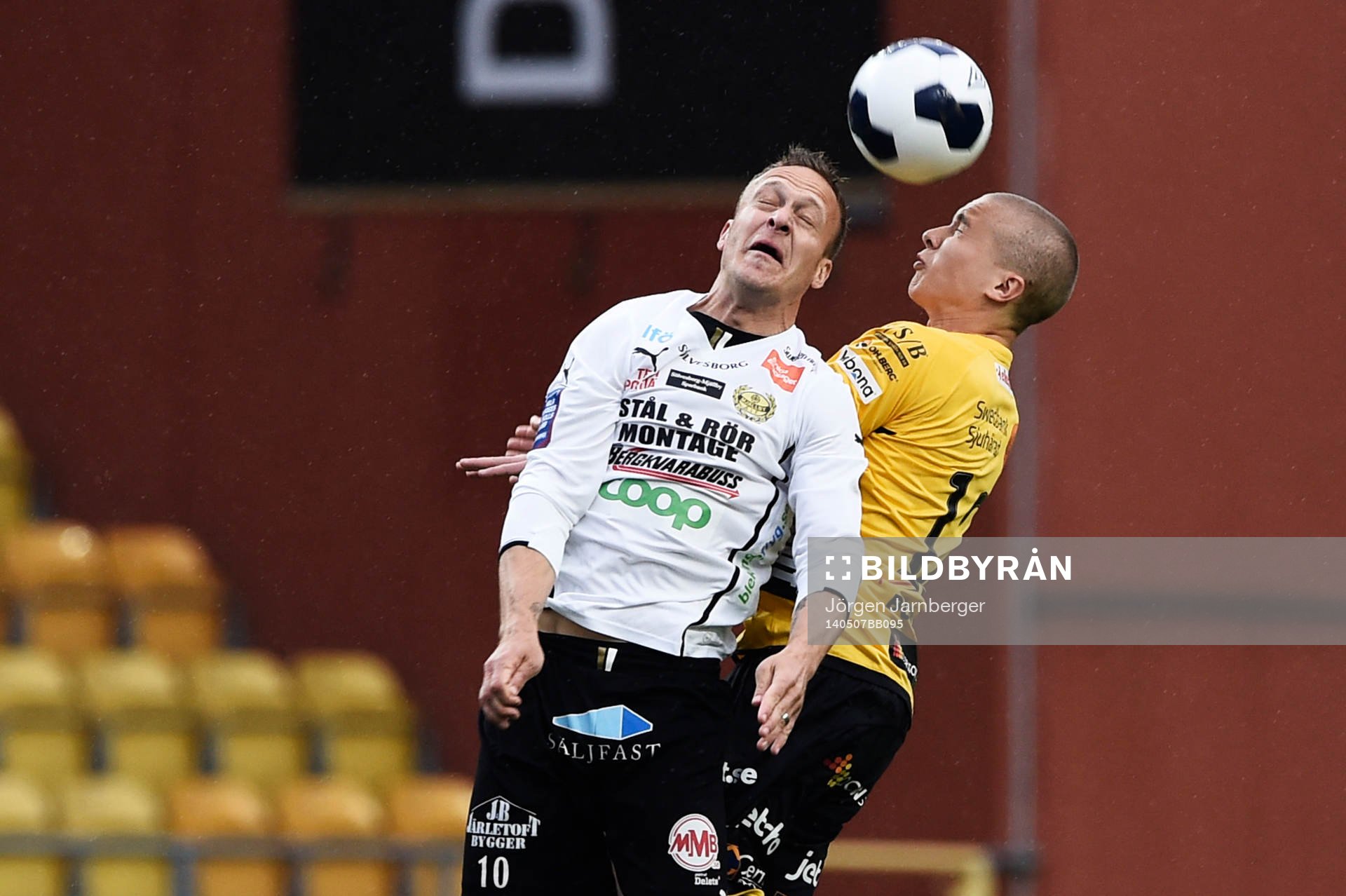 Elfsborgs Sebastian Holmén och Mjällbys Marcus Ekenberg