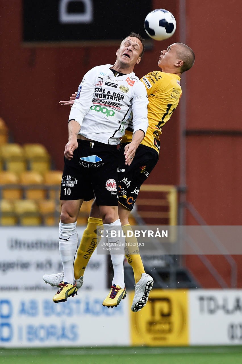 Elfsborgs Sebastian Holmén och Mjällbys Marcus Ekenberg